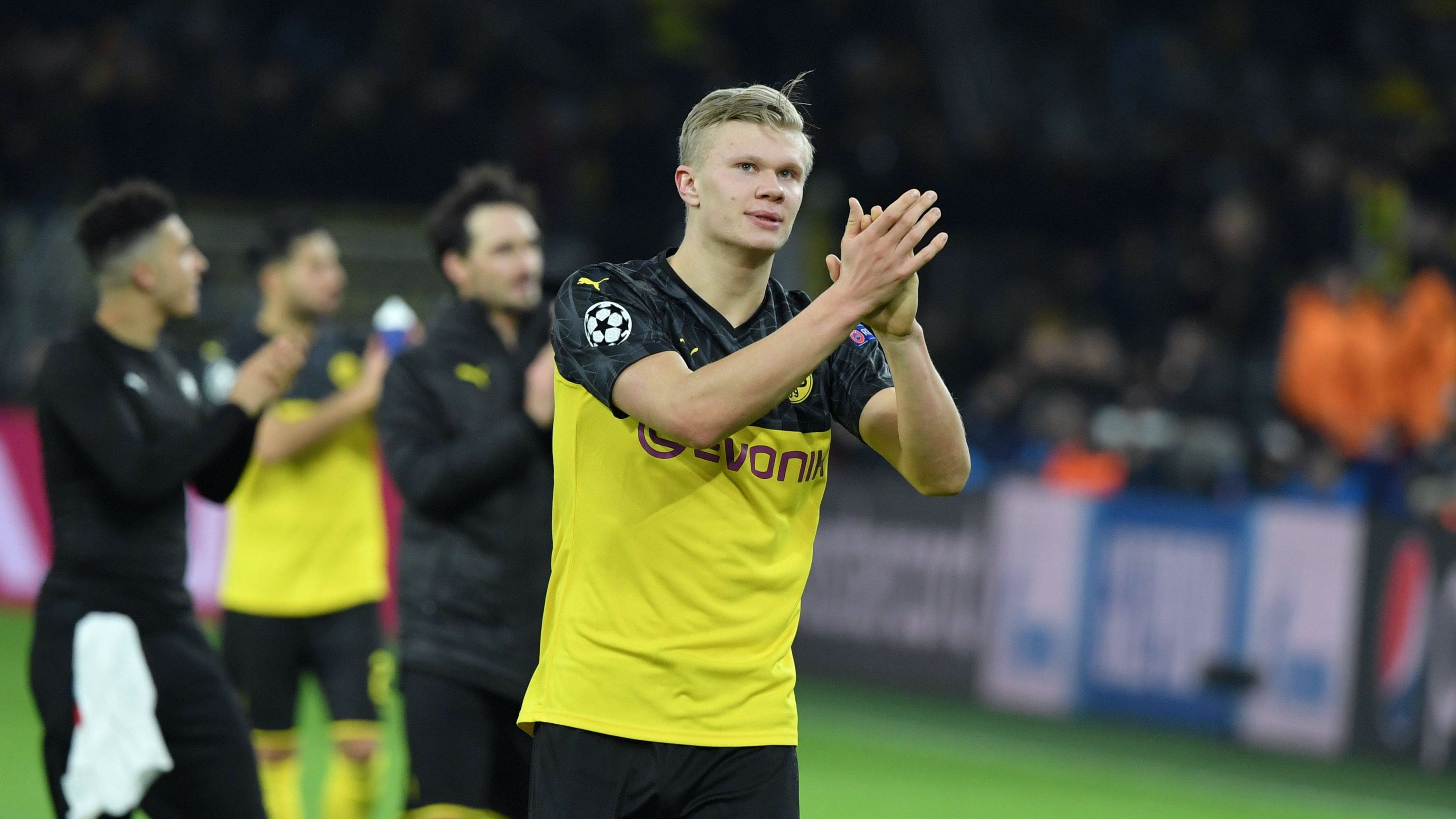 
                <strong>Achtelfinale: Erling Haaland (Borussia Dortmund)</strong><br>
                Erling Braut Haaland hört nicht auf - er trifft und trifft und trifft. Auch im Achtelfinal-Hinspiel gegen Paris Saint-Germain: Haaland ist der erste Teenager, der innerhalb einer Champions-League-Saison 10 Treffer erzielt hat. Zudem hat er die 7-Tore-Marke in der Geschichte des Wettbewerbs am schnellsten erreicht. Neben den beiden neuen Bestmarken in der Champions League sind zwei weitere Fakten bemerkenswert. Haaland traf für den BVB bei allen wettbewerbsbezogenen Debüts - in der Bundesliga, im Pokal und eben in der Königsklasse. In dieser Saison erzielte er für Salzburg und Dortmund in 29 Spielen 39 Tore.
              