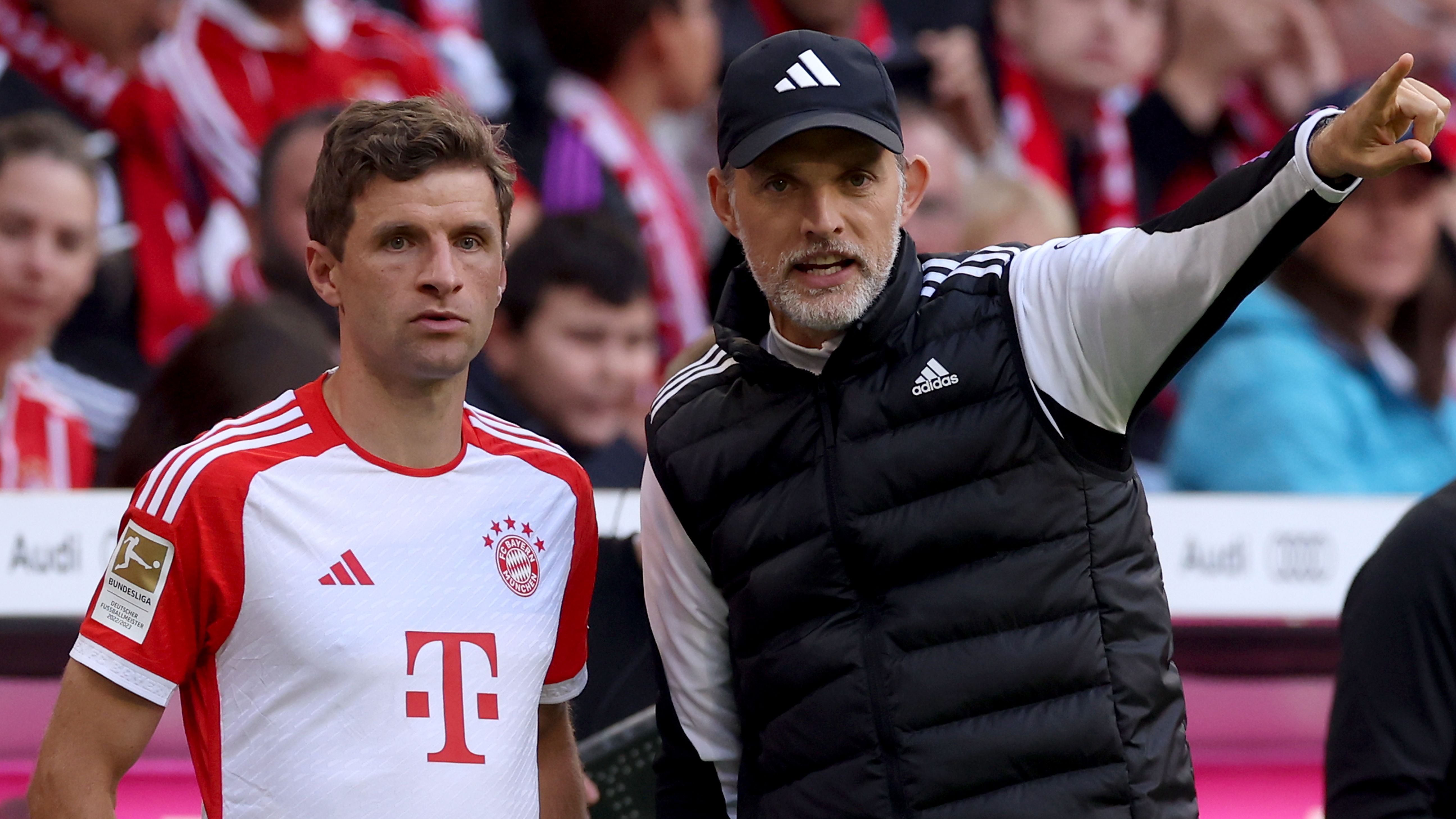 <strong>Thomas Müller (FC Bayern München)<br></strong>2008 debütierte Thomas Müller für den FC Bayern München, wechselte nie den Verein. Damit ist er der dienstälteste FCB-Profi. Zwar kommt der Nationalspieler unter Trainer Thomas Tuchel nicht allzu häufig zum Zug, dürfte aber trotzdem über die Saison hinaus in der bayerischen Landeshauptstadt bleiben und einen neuen Kontrakt erhalten.