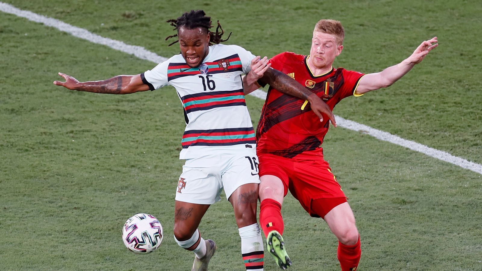 
                <strong>Auch Kevin De Bruyne kein Faktor</strong><br>
                Kevin De Bruyne versucht viel, läuft viel, bietet sich an. Aber ihm gelingt nicht viel in Ballbesitz. Hier gewinnt Renato Sanches den Ball.
              