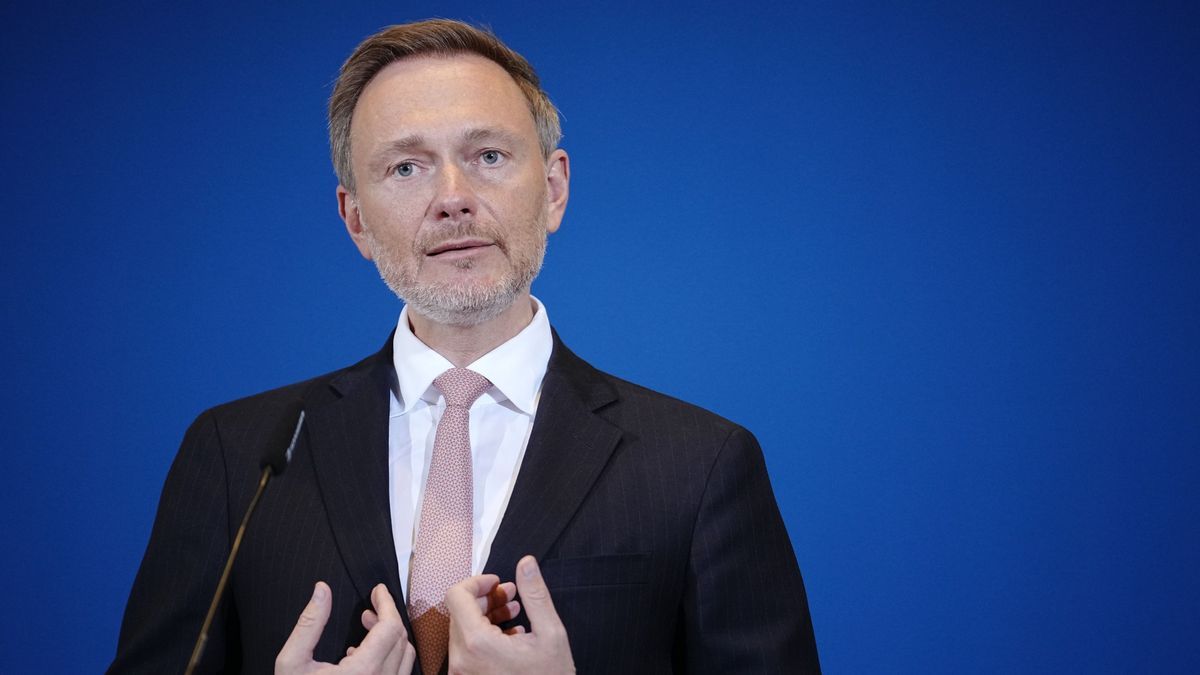 Christian Lindner (FDP), Bundesminister der Finanzen, gibt eine Pressekonferenz.