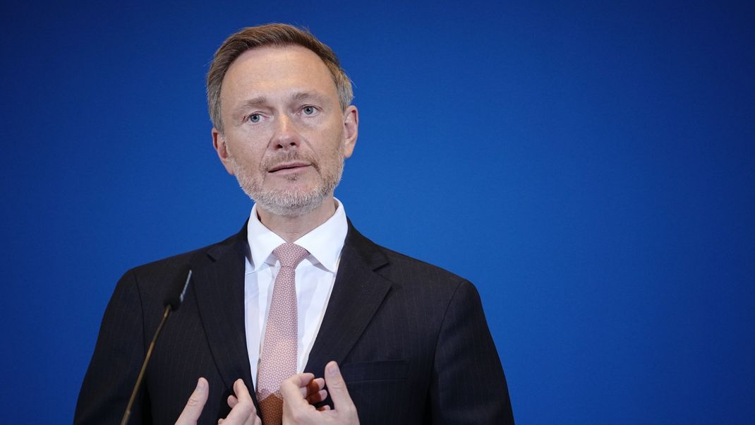 Archiv: Christian Lindner (FDP), Bundesminister der Finanzen, gibt eine Pressekonferenz.
