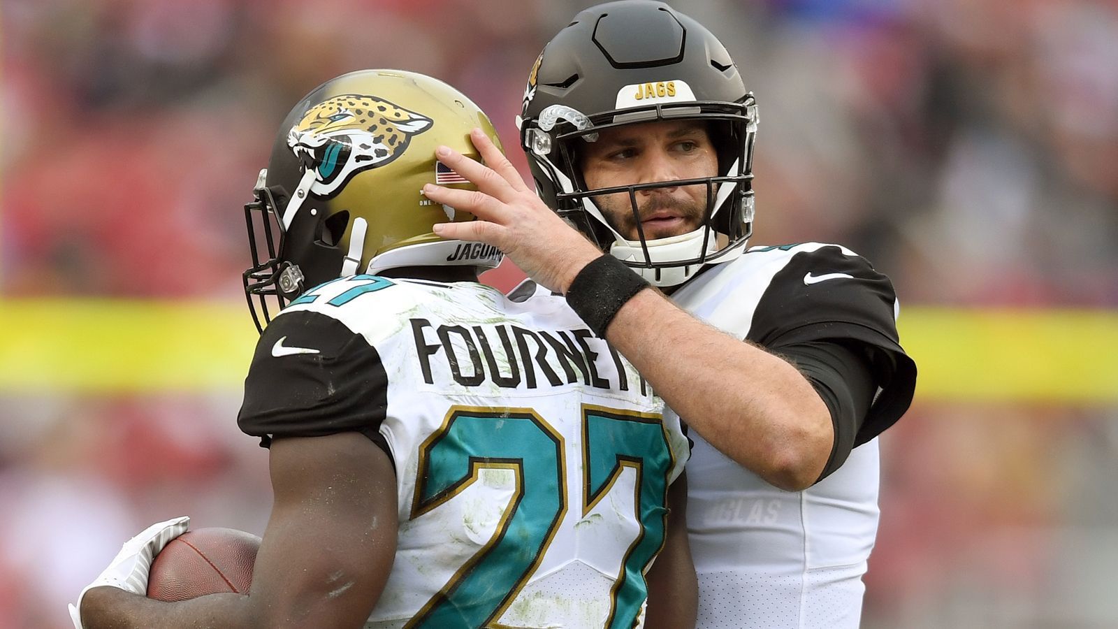 
                <strong>Verlierer: Jacksonville Jaguars</strong><br>
                Die Häme müssen aber auch die Jacksonville Jaguars über sich ergehen lassen. Denn auch sie hatten die Möglichkeit, Mahomes 2017 zu picken. Immerhin hieß ihr Quarterback Blake Bortles, der fast chronisch in der Kritik stand und aktuell auch keinen Vertrag in der NFL besitzt. Die Jags wählten an vierter Stelle lieber einen Running Back. Ja, einen Running Back. Und zwar Leonard Fournette. Jener Fournette, der seit Monaten über Social Media Stunk macht und sich wohl einen Trade wünscht. 
              