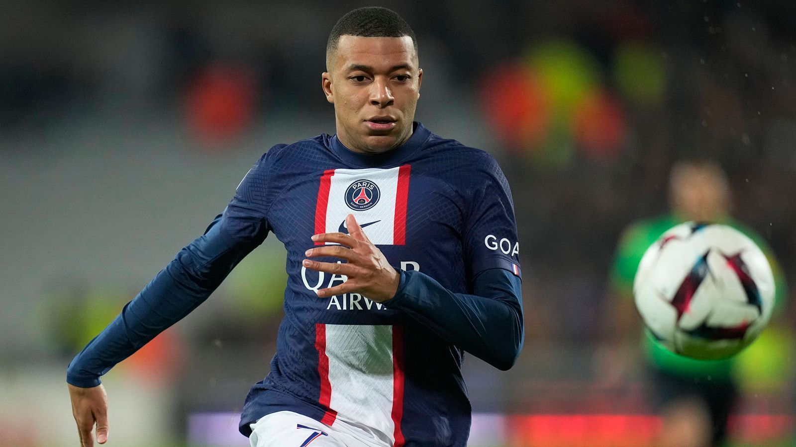 
                <strong>Kylian Mbappe</strong><br>
                Nationalität: FrankreichVerein: Paris St. GermainPosition: Angriff
              