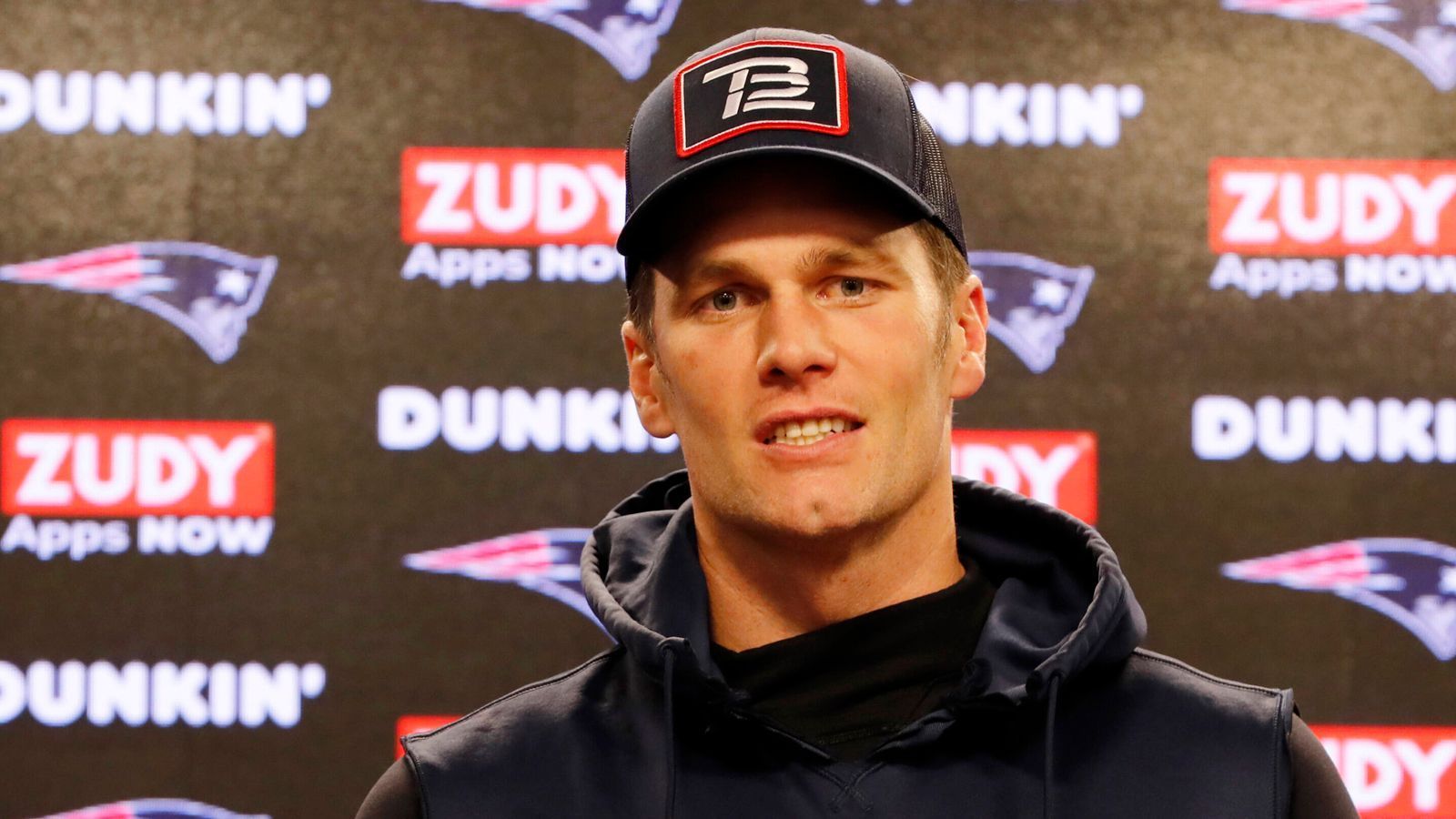 
                <strong>Tampa Bay Buccaneers: Die Optionen für die Nachfolge von Tom Brady</strong><br>
                Die Tampa Bay Buccaneers haben in der Free Agency mit dem Mega-Coup um Tom Brady überrascht, die Franchise denkt trotzdem langfristig. Laut General Manager Jason Licht könnte im Draft (in der Nacht vom 23. auf den 24. April ab 1:45 Uhr live auf ProSieben MAXX und ran.de) noch ein Signal Caller zum Team aus Florida kommen. Hinter Brady warten aktuell Blaine Gabbert und Ryan Griffin auf ihre Chance.
              