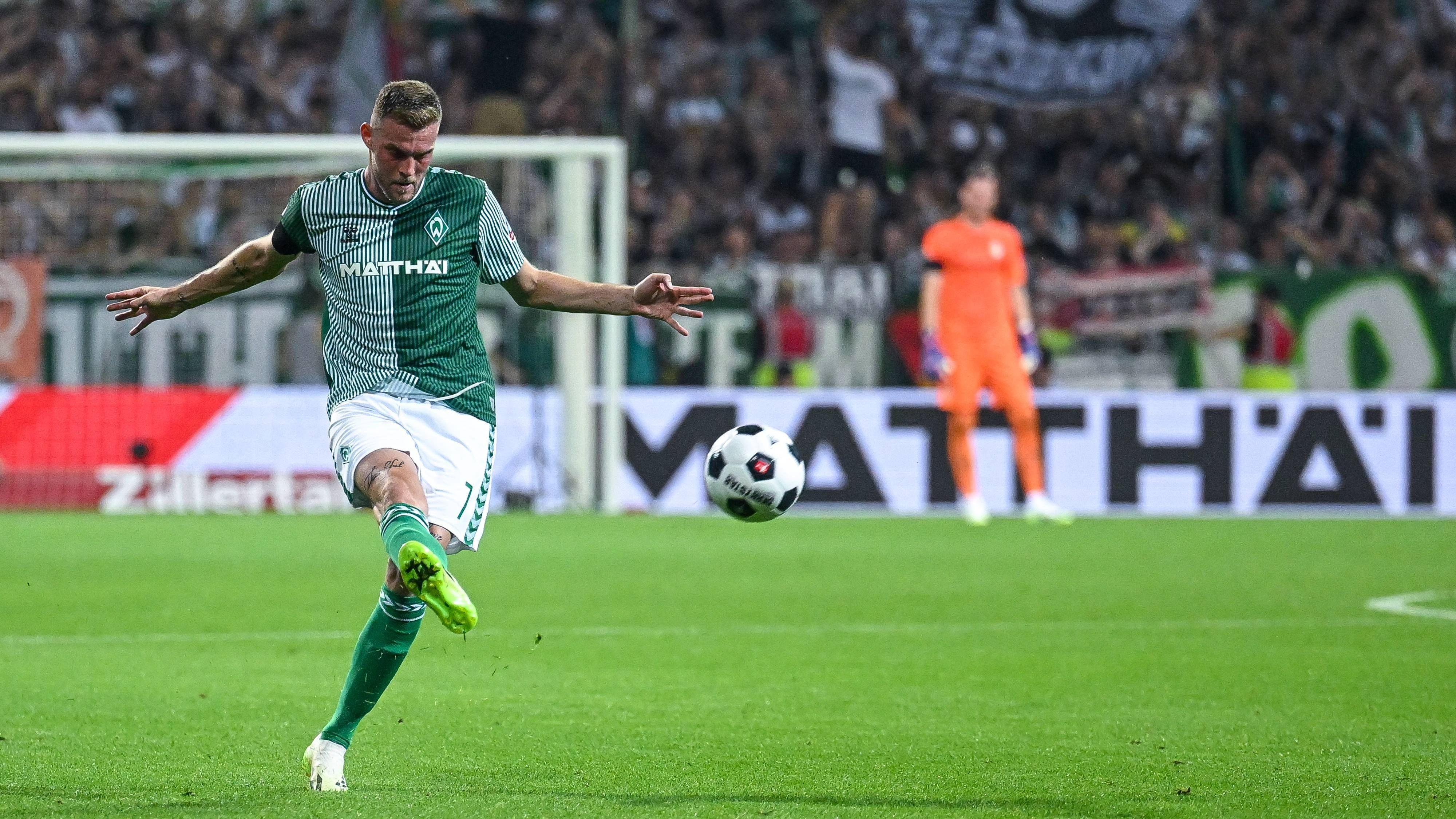 <strong>Marvin Ducksch (Werder Bremen)</strong><br>Mit seinem stark geschossenen Freistoß leitete er den Treffer von Füllkrug ein, der jedoch wegen einer Abseitsentscheidung aberkannt wurde. Bereits nach 20 Minuten sieht er wegen eines unnötigen Fouls die Gelbe Karte. Er kommt in die gefährlichen Räume, startet aber immer wieder zu früh und steht dadurch im Abseits. <strong>ran-Note: 4</strong>