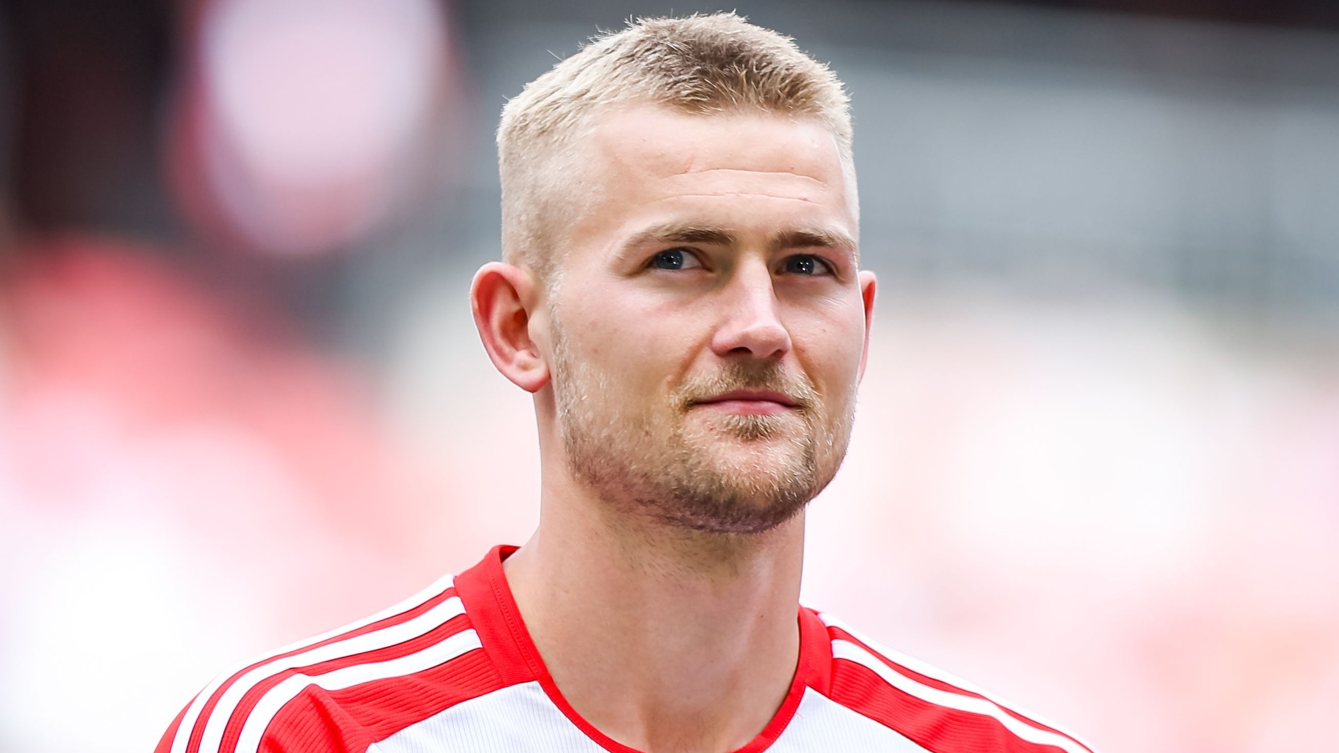 <strong>Matthijs de Ligt</strong><br>Kommt in der 80. Minute für Kim ins Spiel. Lässt sich beim Gegentreffer tunneln. Keine gute Visitenkarte, wenn er wieder die Nummer eins in der Bayern-Abwehr werden will. <em><strong>ran</strong></em><strong>-Note: ohne Bewertung</strong>