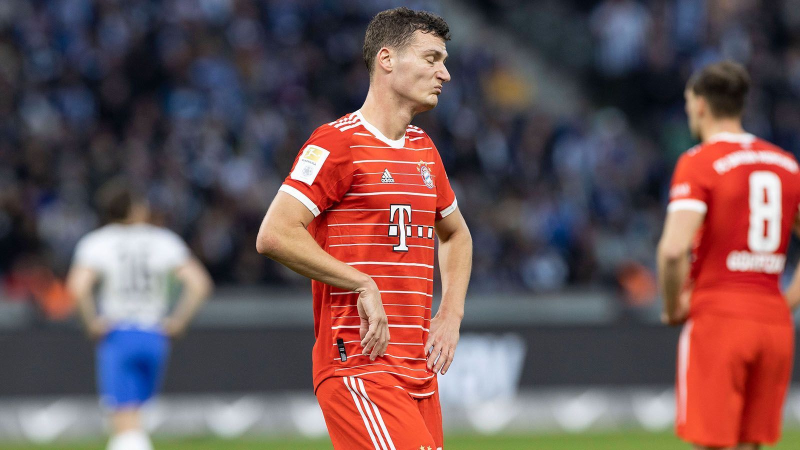 
                <strong>Benjamin Pavard</strong><br>
                Nach seinem starken Spiel am Dienstag gegen Inter Mailand steht der Franzose erneut als Innenverteidiger in der Startelf. Der Franzose vereitelt gleich am Anfang des Spiels einige Angriffe der Hertha, verursacht zwar den Elfmeter zum 2:3, findet danach aber sofort zurück zu seiner starken Form. ran-Note: 3
              