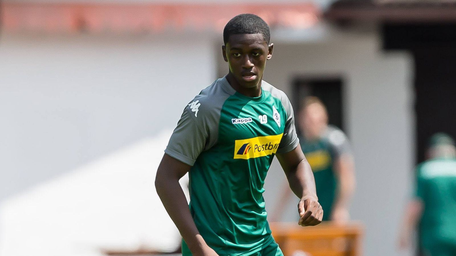 
                <strong>1.343 Fehltage - Mamadou Doucoure der größte Pechvogel der Bundesliga</strong><br>
                Im Dezember 2017 der nächste Muskelbündelriss, der eine Pause von 81 Tagen nach sich zieht, unmittelbar gefolgt von einem Muskelteilabriss im Februar 2018, der weitere 214 Tage Pause einfordert.
              