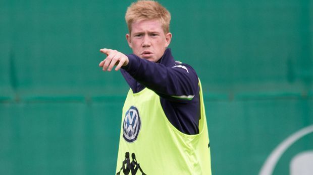 
                <strong>Zentrales Mittelfeld: Kevin de Bruyne</strong><br>
                ... Kevin de Bruyne. Der Ex-Wolfsburger ist der Transfer-König des Sommers. 74 Millionen Euro bezahlt Manchester City für die Dienste des belgischen Nationalspielers. Durch mögliche Bonus-Zahlungen könnte die Summe dem Vernehmen nach sogar die 80-Millionen-Euro-Marke knacken.
              