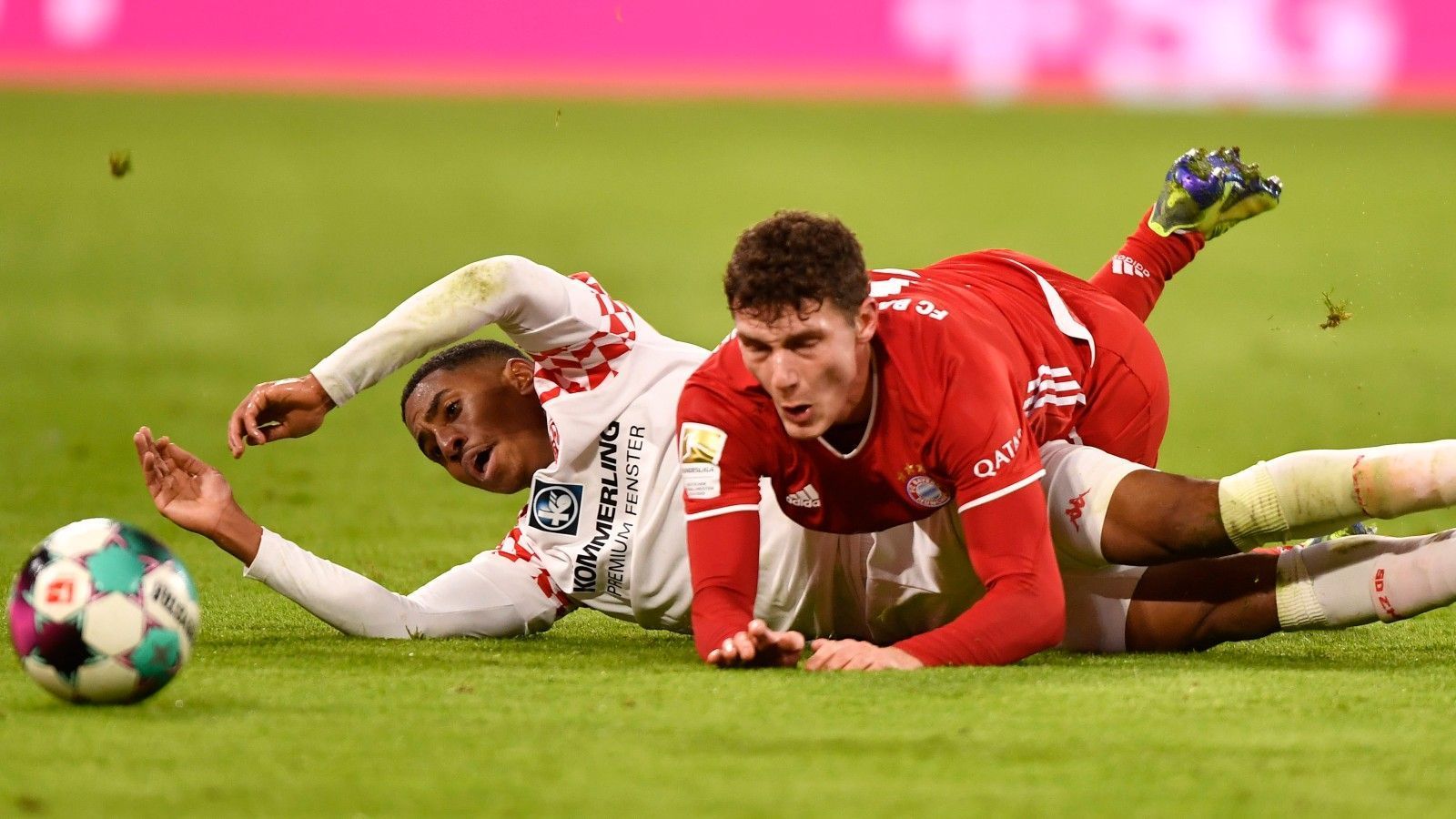 
                <strong>Benjamin Pavard</strong><br>
                In der ersten Halbzeit sehr unauffällig. Sucht wie Davies oft den Weg nach vorne, ist jedoch nur selten ins Spiel eingebunden. Wird zur Halbzeit für Süle ausgewechselt. ran.de-Note: 5
              