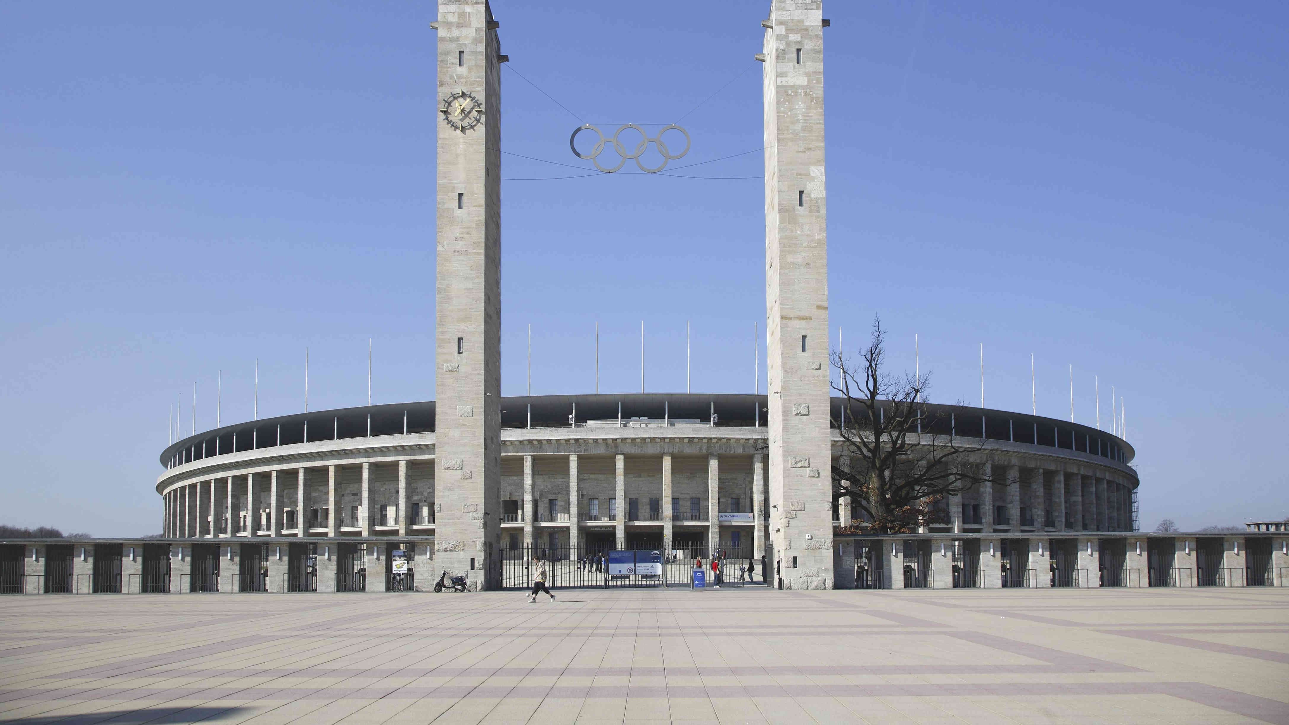 
                <strong>Hertha BSC</strong><br>
                Die "Alte Dame läuft im Berliner Olympiastadion auf, das zweitgrößte Stadion in der Bundesliga mit einer Kapazität von knapp 75.000 Plätzen.
              