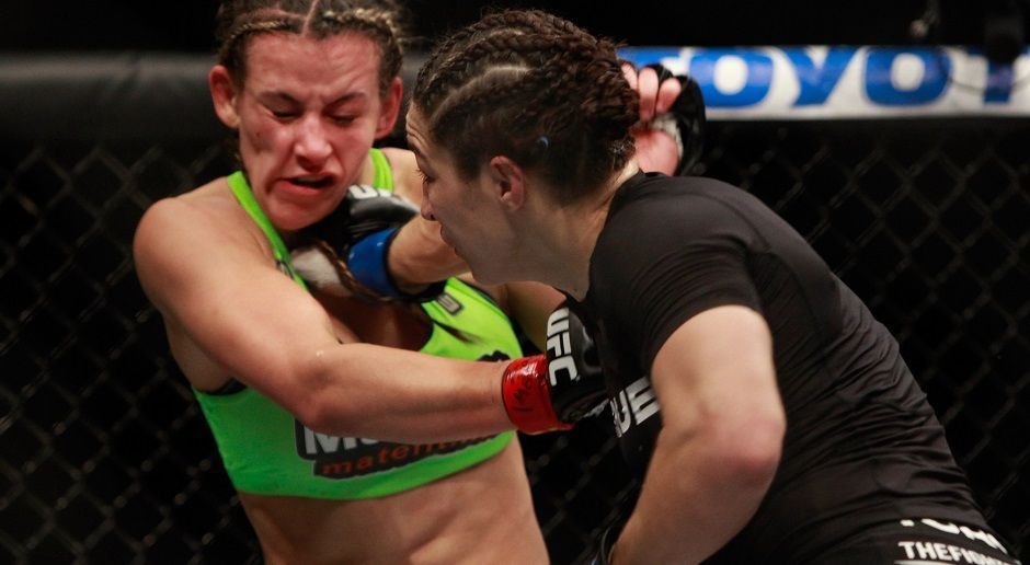 
                <strong>Sara McMann</strong><br>
                2013 traf McMann in einem WM-Kampf auf Ronda Rousey. Erstmals in der über 20-jährigen Geschichte der UFC kämpften zwei Olympioniken im Octagon gegeneinander. Rousey bezwang McMann in knapp einer Minute durch ein hartes Knie in den Bauch.
              