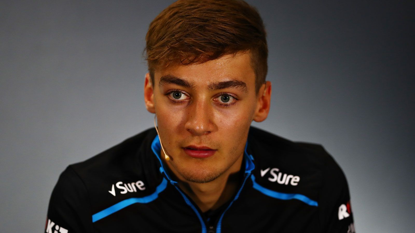 
                <strong>George Russell (ROKiT Williams Racing)</strong><br>
                Für drei Jahre band sich George Russell an das Williams-Team. Damit hat der Brite seinen Startplatz noch für die kommenden beiden Jahre sicher. Seine Leistungen in der Rookie-Saison sind schwierig zu bewerten, weil das Fahrerduo des Traditions-Rennstalls im Normalfall nur die letzten beiden Plätze unter sich ausfährt.Vertrag bis: Ende 2021
              