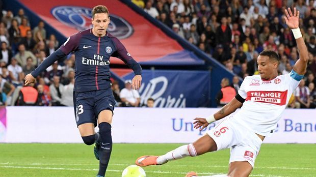 
                <strong>Julian Draxler</strong><br>
                Ja, auch der Weltmeister wurde zuletzt immer wieder genannt. Aber mal im Ernst: Kann Draxler nach dem Neymar-Transfer zu Paris St. Germain so gefrustet sein, dass er zum BVB geht? Als Schalker Junge? Und würde der BVB einen waschechten Schalker nach Dortmund holen? Es wäre ein Coup, keine Frage. Aber eher einer der Sorte sehr gewagt.
              