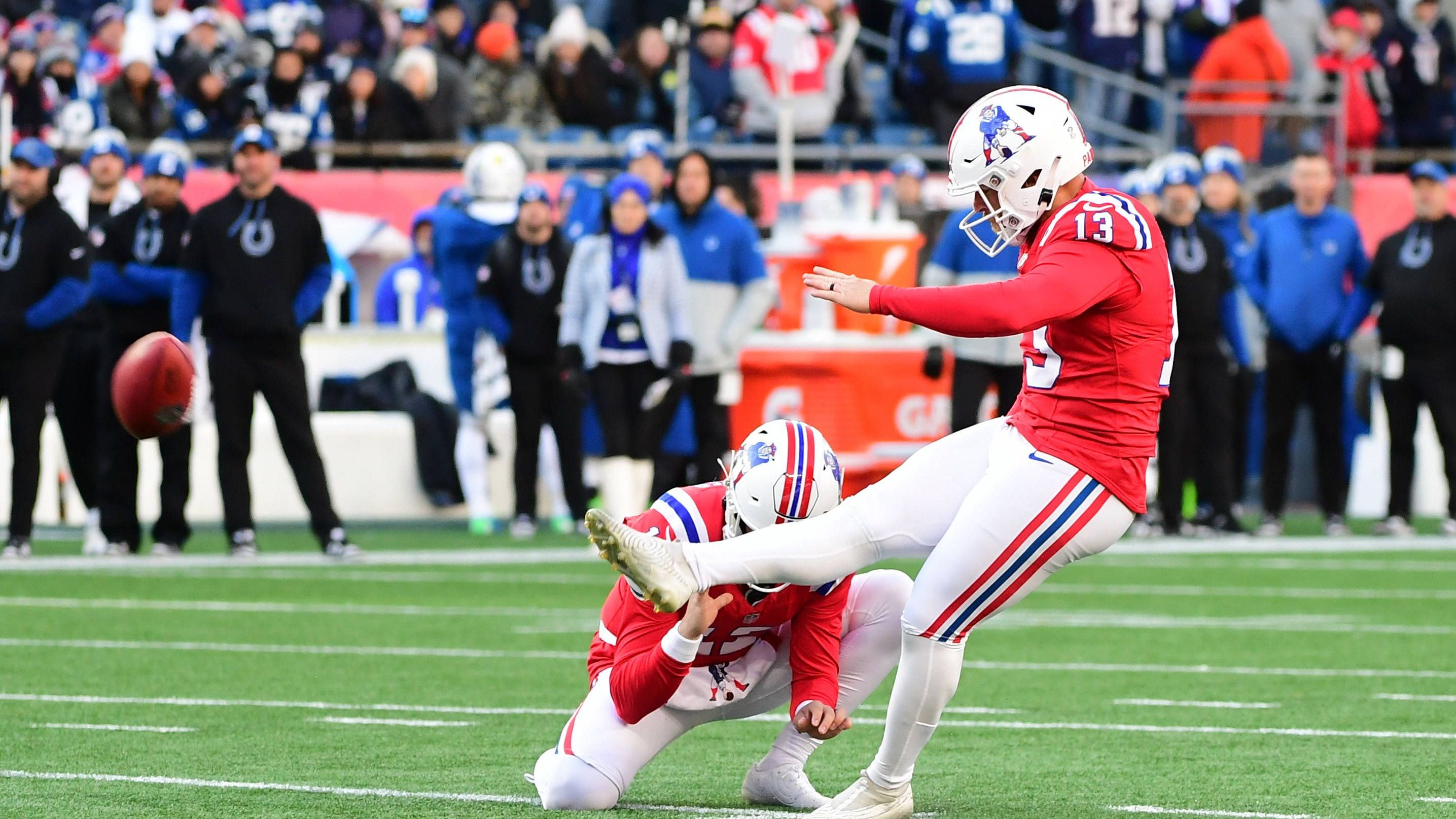 <strong>New England Patriots: Drei Jahre</strong><br>Nach zwei Jahrzehnten voller Erfolge ist es für die New England Patriots noch ein ungewohntes Gefühl, während der Playoffs nur Zuschauer zu sein. Für die Franchise aus Foxborough reichte es zuletzt in der Saison 2021 für die Postseason. Auch 2024 wird es in Jahr eins nach Bill Belichick nichts - das ist nach Week 14 Fakt.