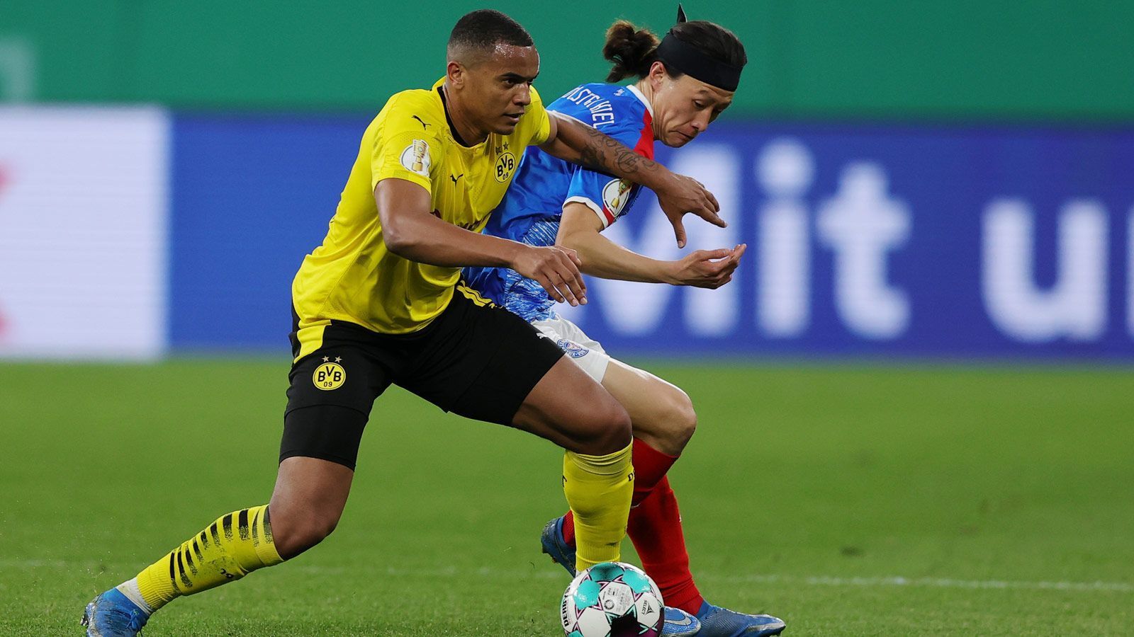 
                <strong>Manuel Akanji</strong><br>
                Der Innenverteidiger stört vor dem 4:0 das Aufbauspiel der Kieler und ist somit entscheidend am Tor beteiligt. Im Aufbauspiel überzeugt er mit seiner Passsicherheit, gewinnt dafür aber nur etwa die Hälfte seiner Zweikämpfe. ran-Note: 3
              