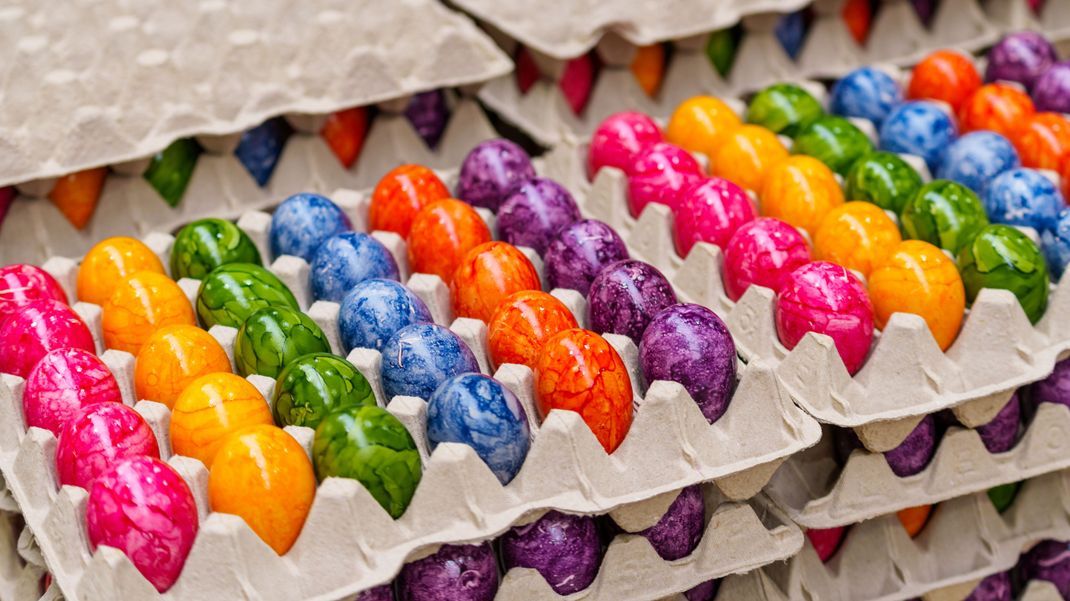 Sie sehen schön aus, doch können böse Überraschungen mit sich bringen: gefärbte Ostereier aus dem Supermarkt.
