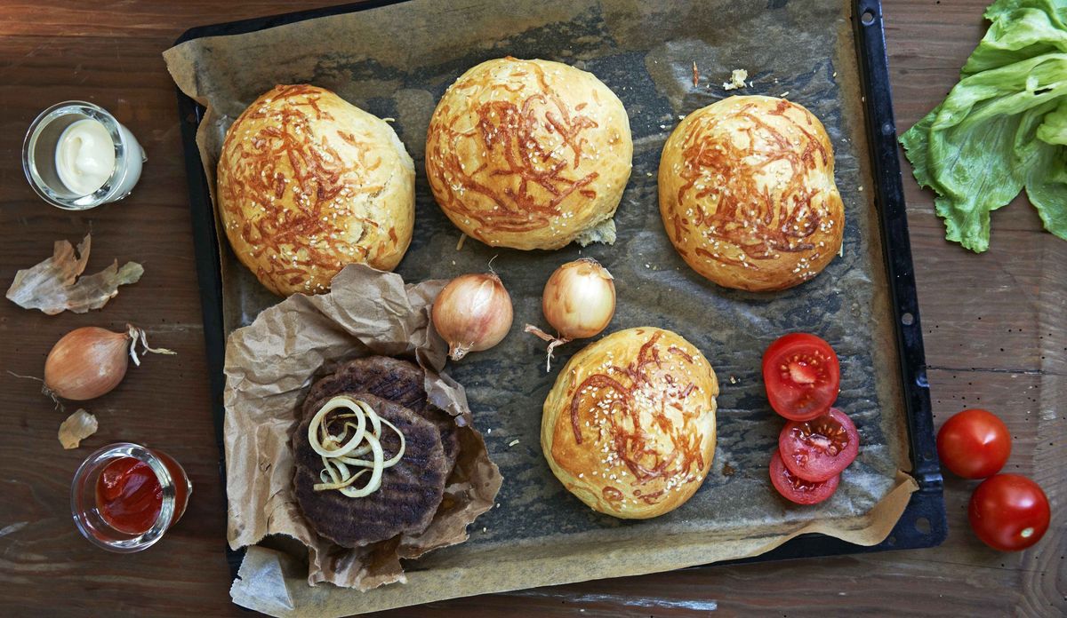 Burgerbrötchen mit Belag