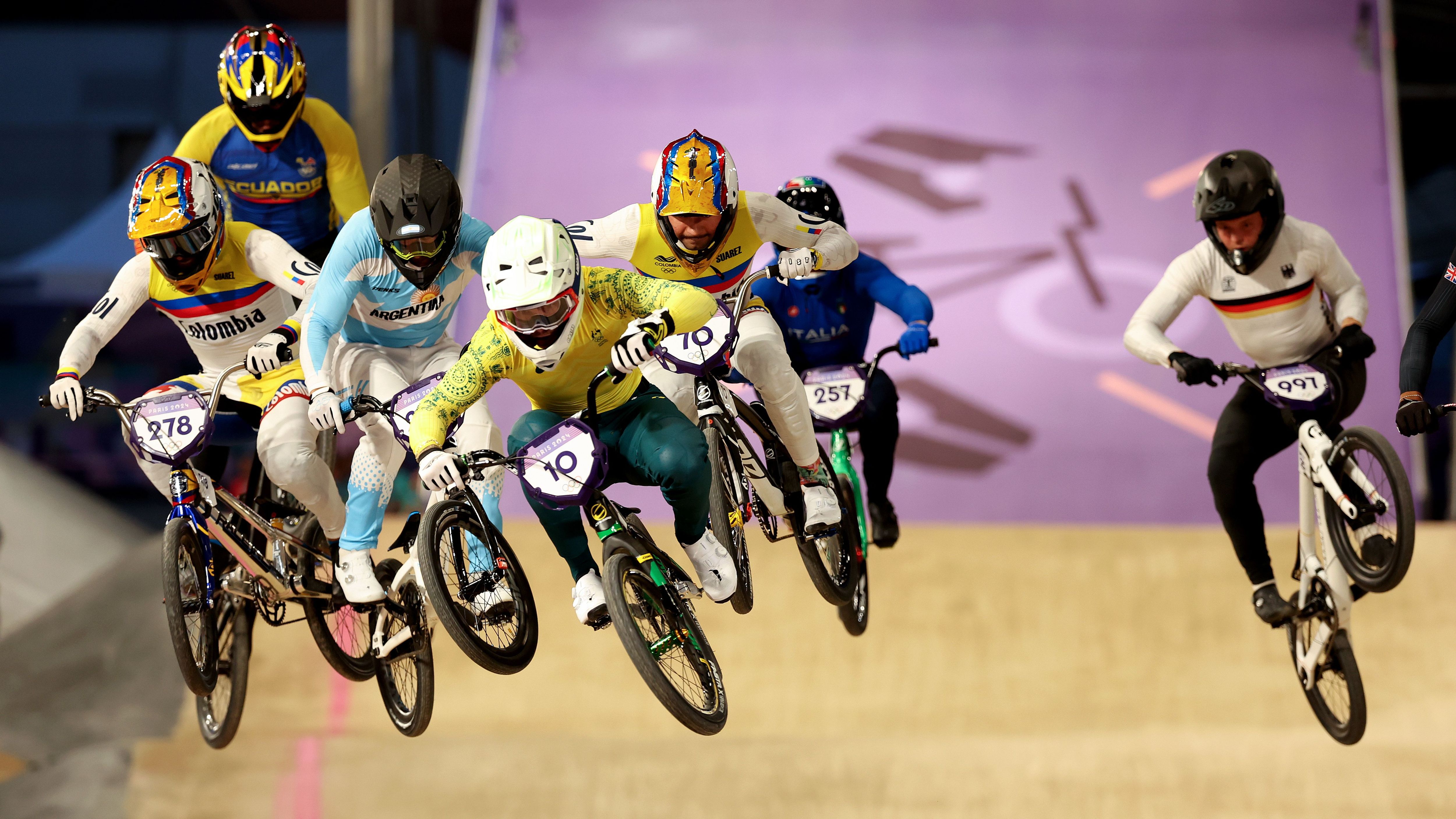 <strong>Olympia 2024: Die besten Bilder des sechsten Tages</strong><br>Beim BMX kann es schon mal eng werden.