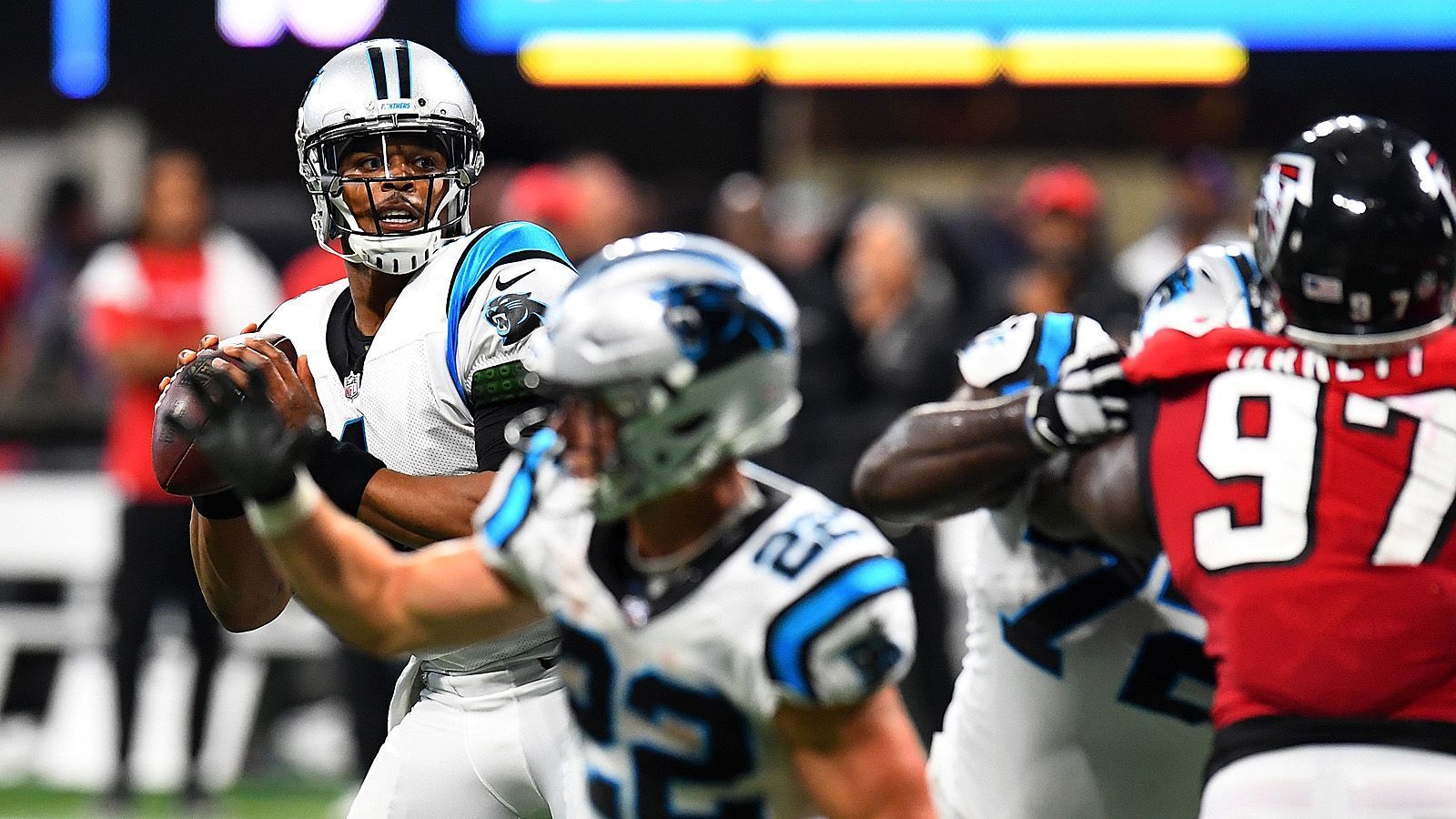 
                <strong>Carolina Panthers</strong><br>
                Aktuelle Position: 9Bilanz: 6-8Conference-Bilanz: 4-6Restprogramm: Falcons (H), Saints (A)Einschätzung: Wieder setzte es für die Panthers eine Niederlage gegen die Saints - und sie müssen am letzten Spieltag noch einmal nach New Orleans fahren. Dass gegen die Saints ein Sieg gelingt, will nach sechs Niederlagen in Serie niemand so richtig glauben. Ein Weiterkommen ist in sehr weiter Ferne.Möglicher Weg in die Playoffs: Die Eagles gewinnen zwei Mal (8-8), die Vikings verlieren zwei Mal, die Eagles verlieren in Week 16 gegen die Texans und gewinnen in Week 17 gegen die Redskins. 
              