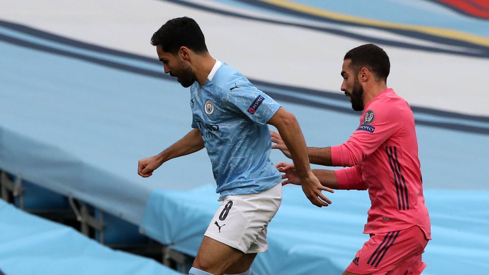 
                <strong>Ilkay Gündogan (Manchester City)</strong><br>
                Viel unterwegs, immer in Bewegung, bietet sich oft an. Zeigt in der ersten Hälfte Licht, aber auch Schatten, die zündende Idee fehlt, ebenso die Genauigkeit in wichtigen Momenten. Ist schwächer als sonst, aber trotzdem im Viertelfinale. ran-Note: 4
              