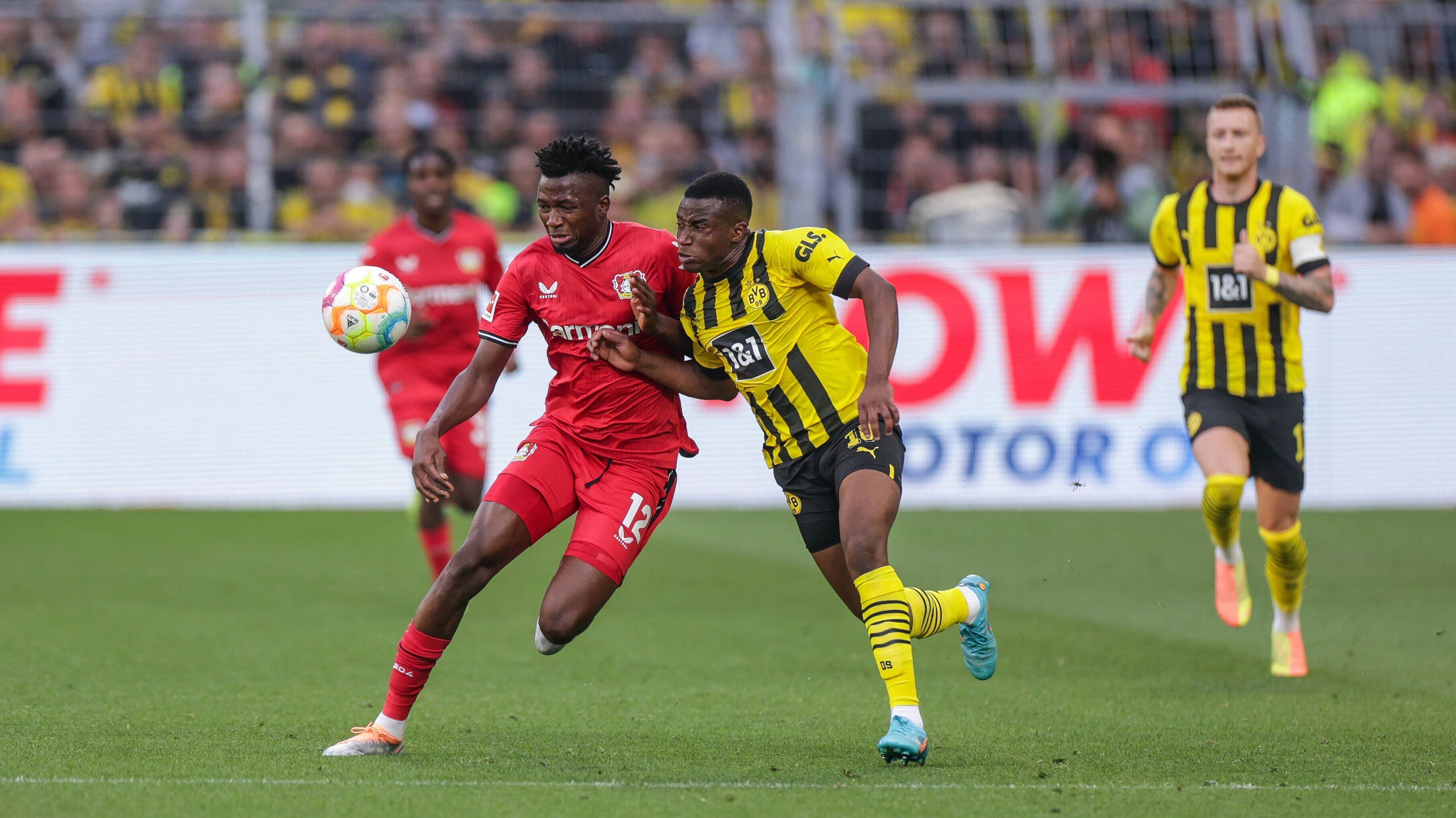 
                <strong>Youssoufa Moukoko</strong><br>
                Starker Beginn des Youngsters, der auf dem Papier die Sturmspitze beim BVB gibt. Ist anfangs sehr beweglich, zieht die Leverkusener Abwehr auseinander und ist beim 1:0 hellwach. Bereitet mit viel Willen die Führung vor, taucht anschließend aber immer mehr ab. Bekommt allerdings auch wenig Unterstützung von außen. ran-Note: 3
              