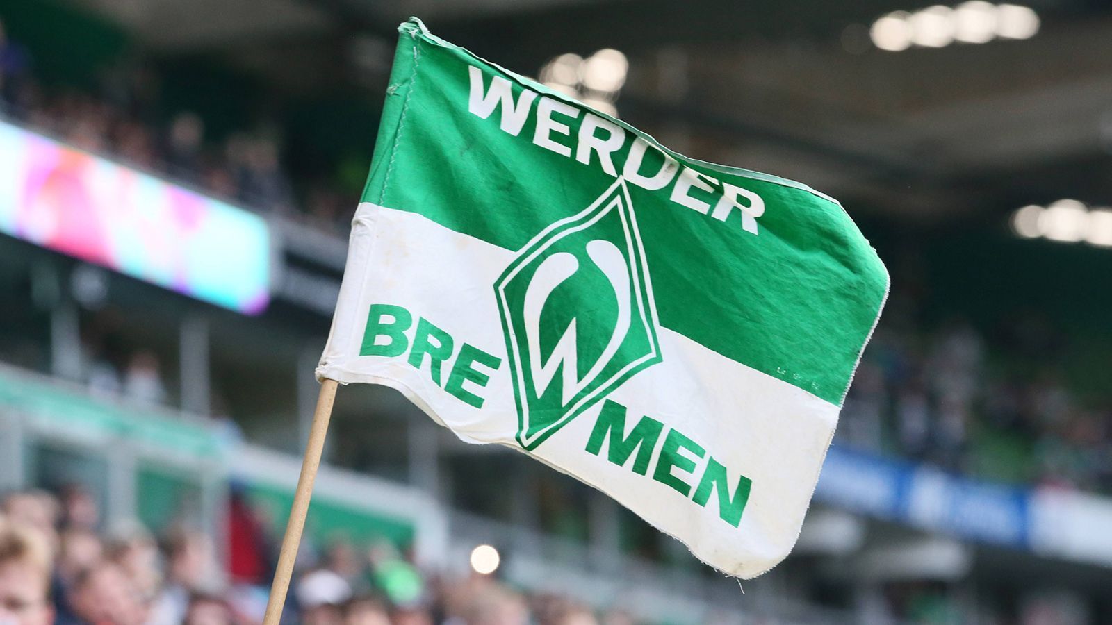 
                <strong>Platz 14: SV Werder Bremen</strong><br>
                Eigenkapital: 7,0 Millionen EuroVerbindlichkeiten: 25,6 Millionen Euro
              