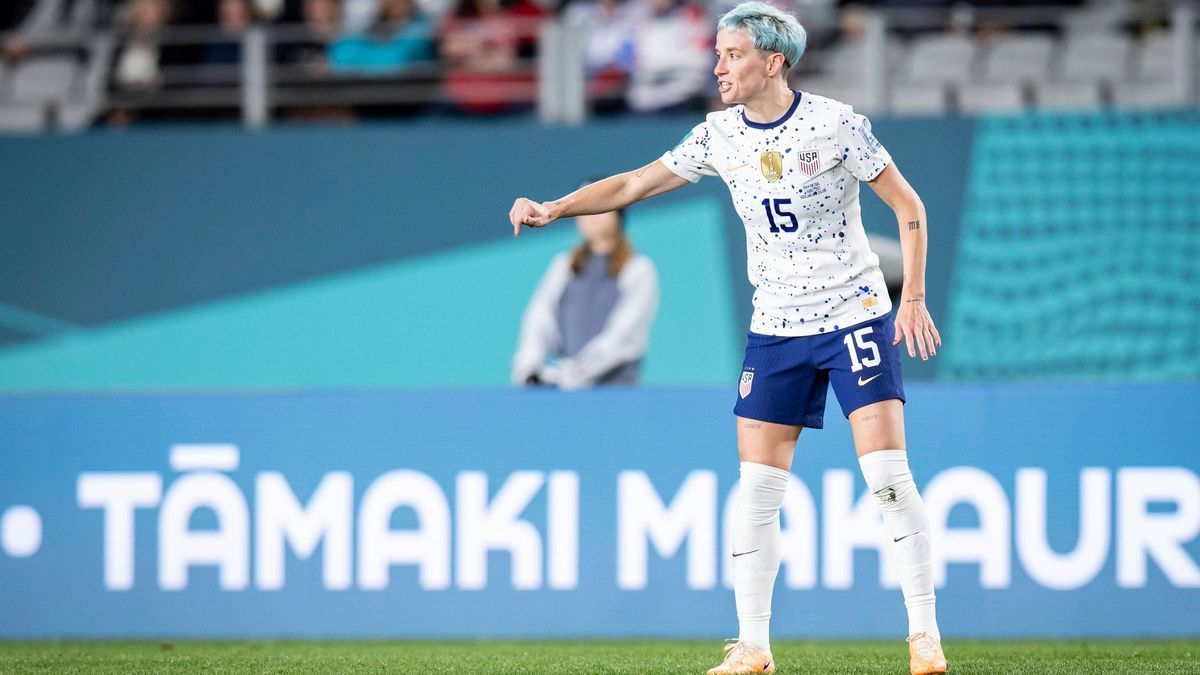 August 6, 2023, Auckland, Auckland, New Zealand: USA forward MEGAN RAPINOE 15 gives instruction to teammates during the second half of the 2023 FIFA Womens World Cup Group E match against Portugal ...