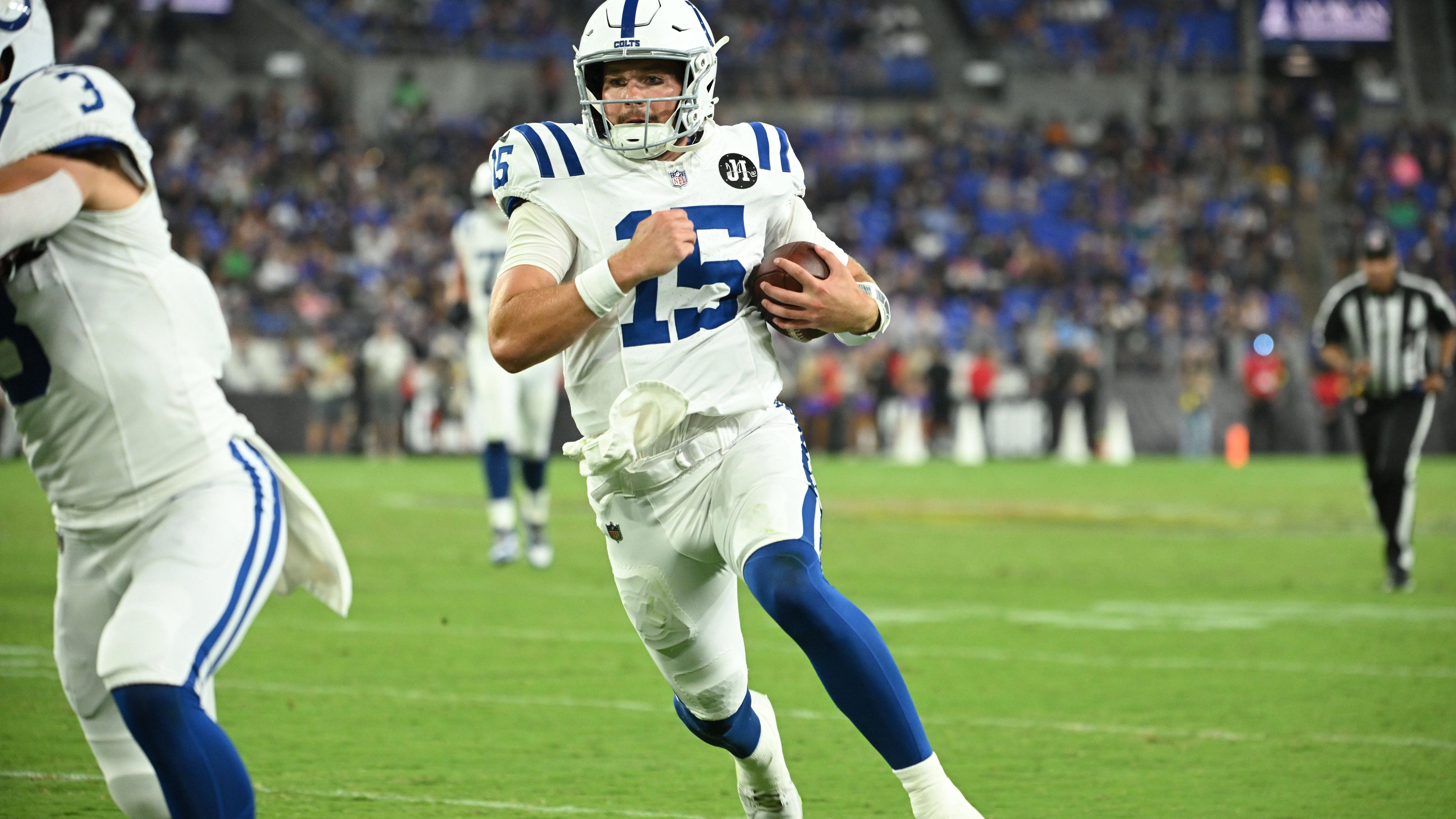 <strong>Riley Leonard (Indianapolis Colts)</strong><br>Beim ersten Preseason-Spiel der Colts rückte vor allem die Verletzung von Anthony Richardson in den Mittelpunkt, der mit Daniel Jones um den Startplatz als Quarterback konkurriert. Leonard, Sechstrundenpick, nutzte seine Chance nicht wirklich: 12 von 24 Pässen für 92 Yards geworfen, eine Interception, dazu vier Rushes für 34 Yards.