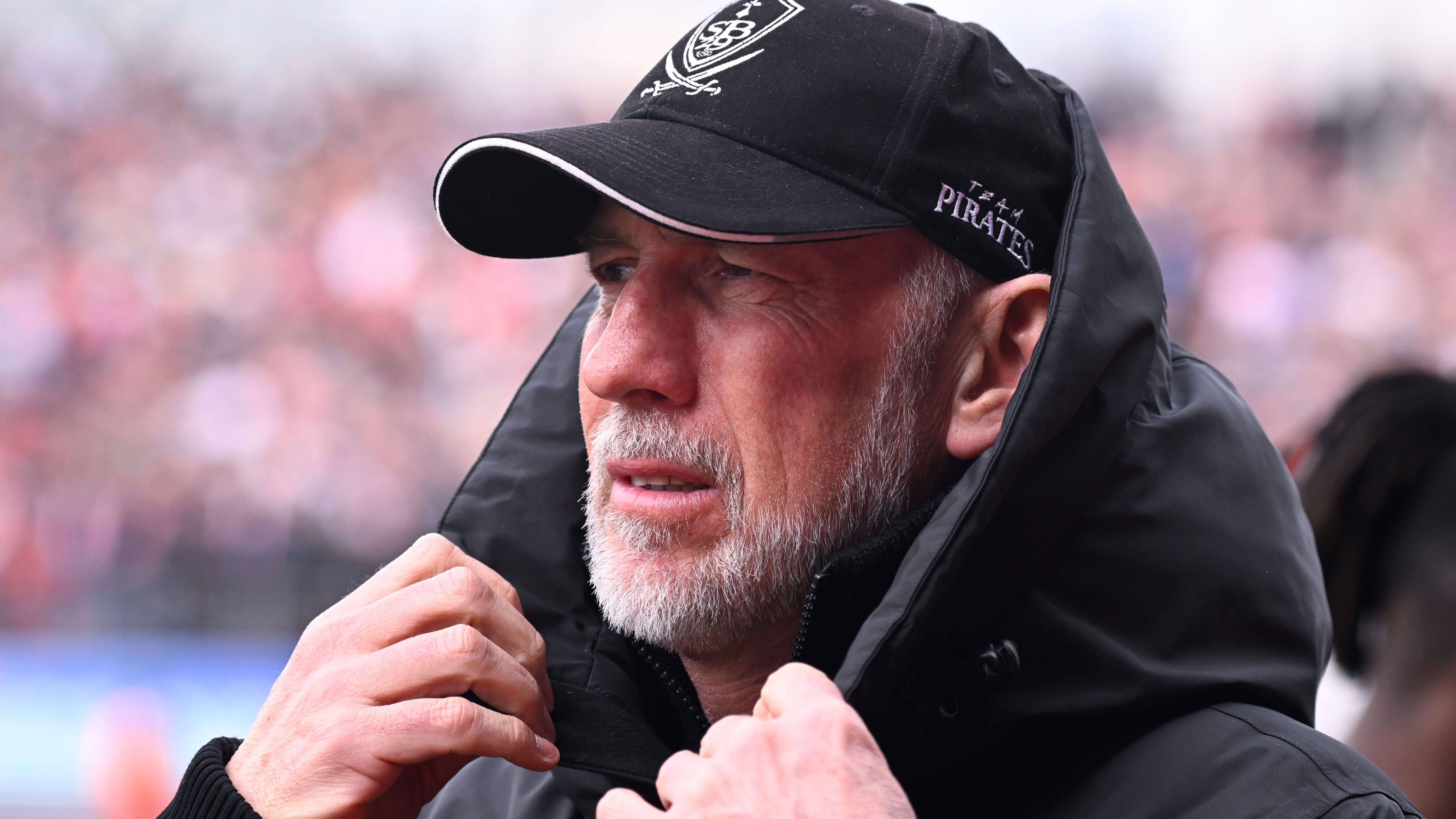 <strong>Frankreich: Stade Brest (2.)</strong><br>Trainer Eric Roy ist nicht nur übersetzt der König – er hat eine Mannschaft geformt, die nicht wie erwartet gegen den Abstieg spielt, sondern eine ganz eigene, wuchtige Dynamik entwickelt hat. Mentalität ist ein großer Faktor beim Klub aus der Hafenmetropole, und eine gewisse Unberechenbarkeit und Flexibilität. Zudem stellt man mit 23 Gegentoren die zweitbeste Defensive der Ligue 1. So kann der CL-Traum wahr werden – auch wenn man dann umziehen müsste. Das kleine Kult-Stadion erfüllt die UEFA-Vorgaben nicht.