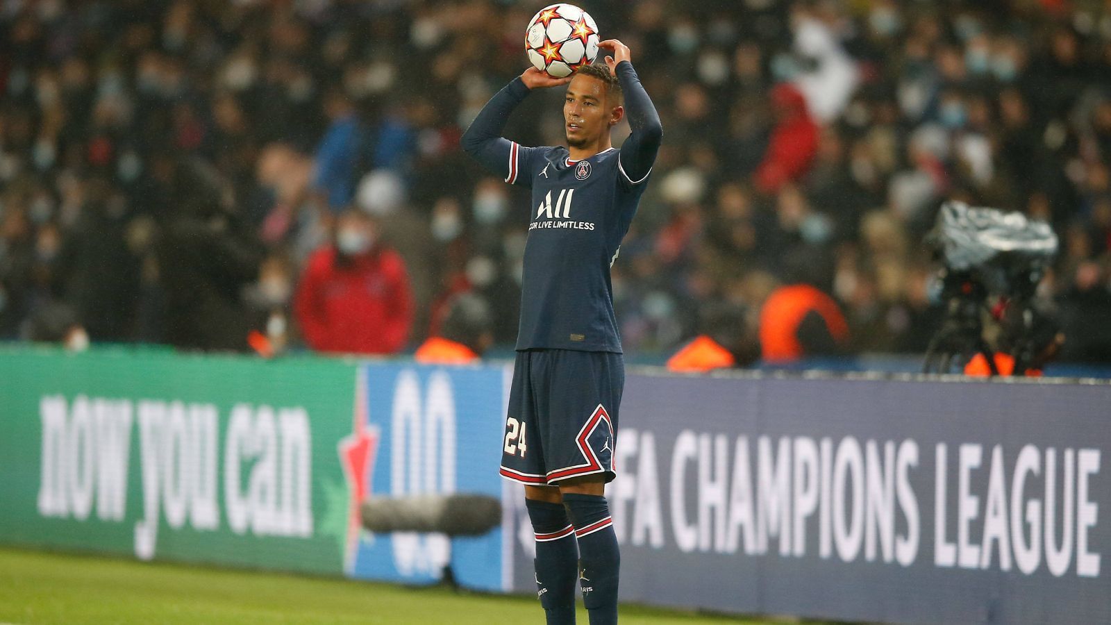 
                <strong>Thilo Kehrer (Paris St. Germain)</strong><br>
                Obwohl Thilo Kehrer nicht einmal 50 Prozent der möglichen Spielminuten für Paris St. Germain absolvierte, kann er auf eine erfolgreiche Hinrunde zurückblicken. Denn nicht nur Mauricio Pochettino schätzt seine Variabilität in der Defensive, auch Neu-Bundestrainer Hansi Flick hat Gefallen am Ex-Schalker gefunden. Unter Jogi Löw gar kein Faktor stand Kehrer in jedem Flick-Spiel in der Startelf und das auf drei verschiedenen Positionen. Stand jetzt hat Kehrer gute Chancen auf eine WM-Teilnahme in rund elf Monaten. Bei PSG kommt Kehrer auf 17 Pflichtspiele ohne Scorerpunkt.
              