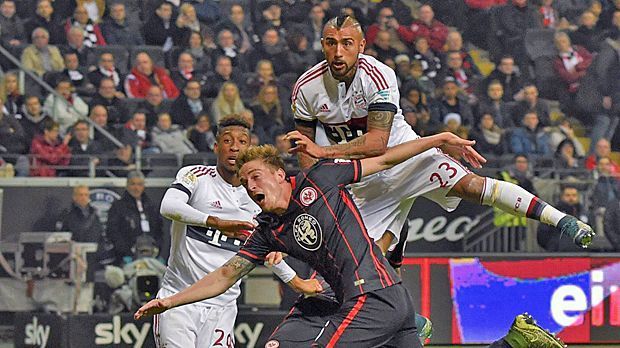 
                <strong>Arturo Vidal</strong><br>
                Arturo Vidal: Der Zweikämpfer weiß im Bayern-Spiel manchmal nicht, gegen wen er in Zweikämpfe gehen soll. Sucht daher immer wieder selbst den Weg in die Spitze. Vergibt in der Anfangsphase die erste Bayern-Chance knapp mit dem Kopf. Fitter und heute einen Tick besser als Alonso. ran-Note: 3
              