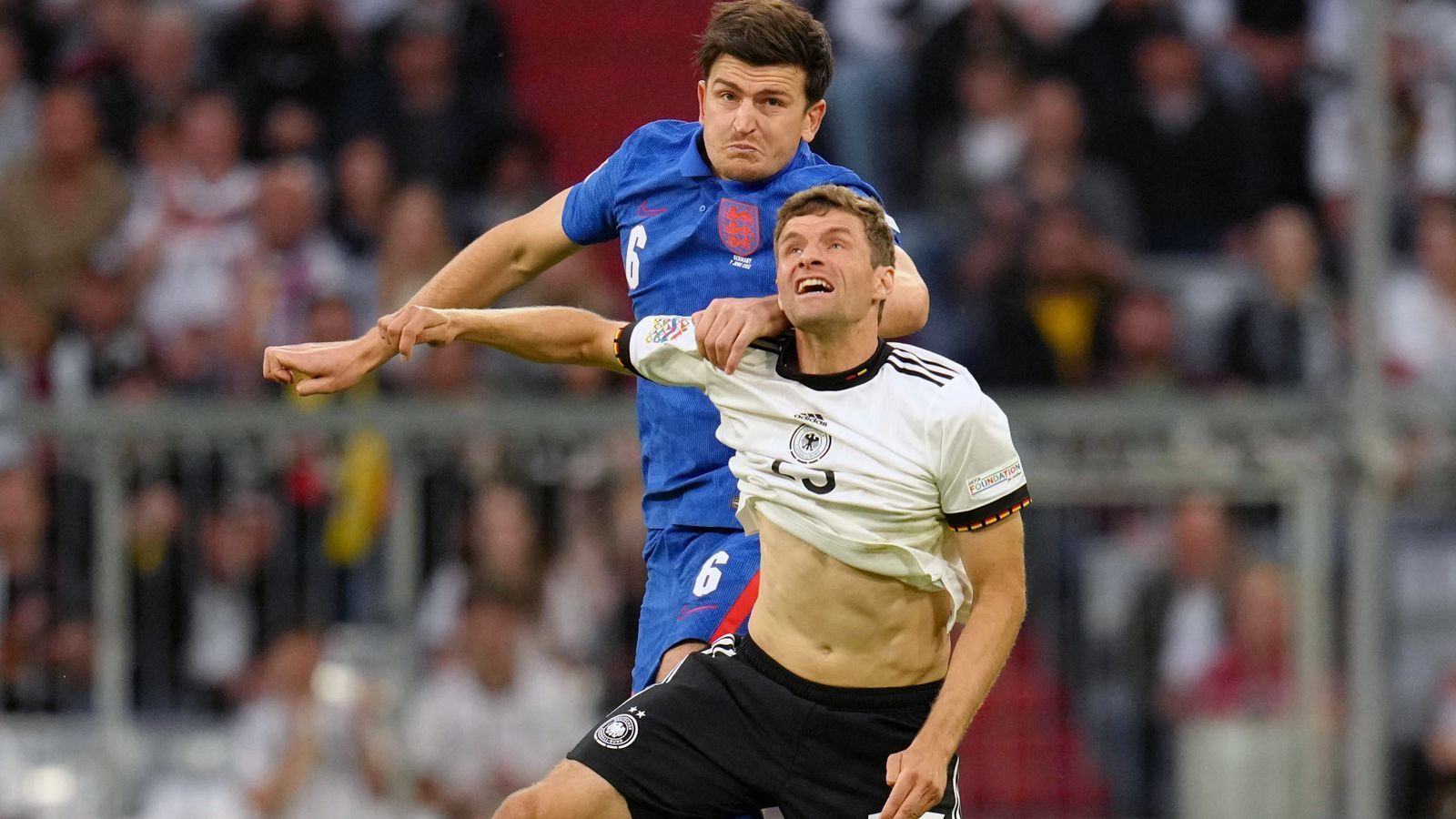 
                <strong>Thomas Müller</strong><br>
                Ist in der Anfangsviertelstunde sehr aktiv. Verpasst nach einer Ecke kurz nach Anpfiff die Führung und läuft England-Keeper Pickford immer wieder an. Hat in der 70. Minute die Chance zum 2:0, scheitert aber aus spitzem Winkel am englischen Keeper. Verlässt den Platz in der 75. Minute. ran-Note: 2
              