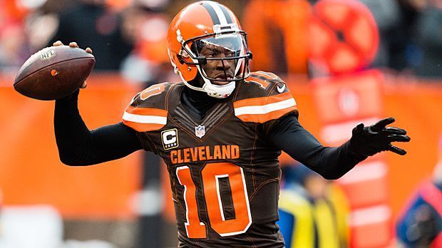 
                <strong>Robert Griffin III</strong><br>
                In der NFL findet Robert Griffin III nach seiner fabelhaften Rookie-Saison nicht mehr so richtig Anschluss. Ein Grund, um sich noch mehr auf die eigene Modelinie zu konzentrieren. Schon am College fiel Griffin immer wieder durch eigene Sockenkreationen auf. Daraus machte er im Laufe der Zeit ein eigenes Geschäft.
              