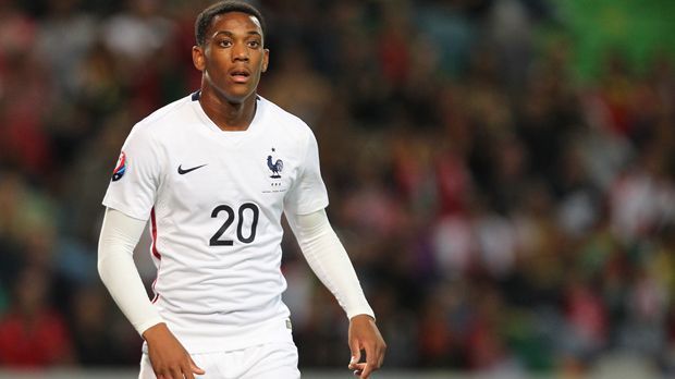 
                <strong>Sturm: Anthony Martial (Frankreich)</strong><br>
                Sturm: Anthony Martial (Frankreich) – Obwohl Manchester United eine durchwachsene Saison spielt, hat Martial seine Klasse schon mehrfach unter Beweis gestellt. Drei Assists in sechs Länderspielen deuten an, dass sich der 20-Jährige auch auf der internationalen Bühne durchsetzen wird. 
              