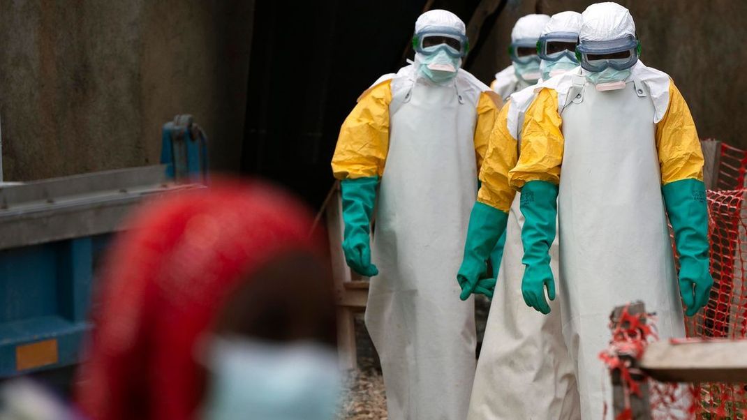 In der Demokratischen Republik Kongo meldet die WHO neue Ebola-Fälle – Expert:innen sind vor Ort im Einsatz.