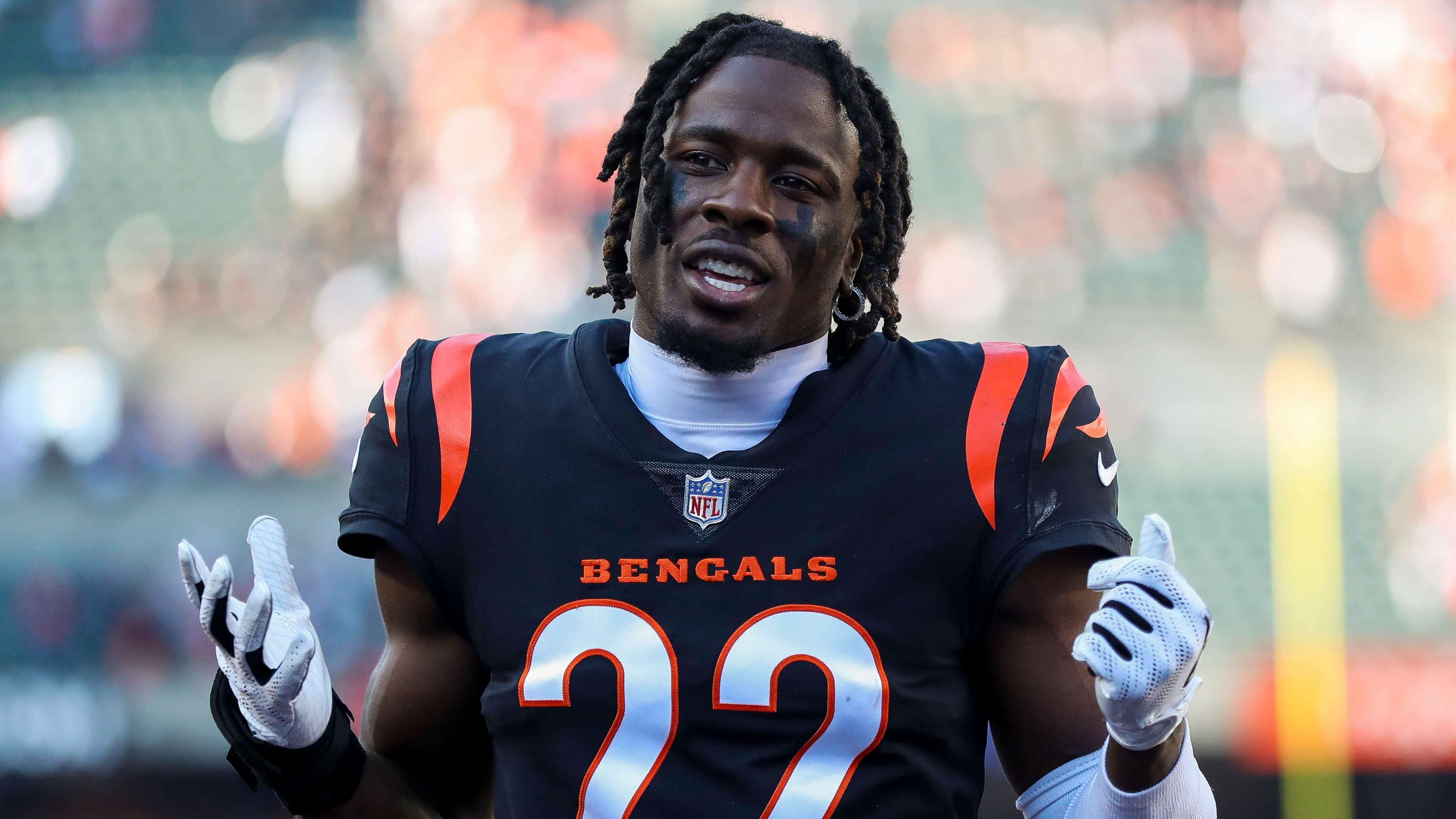 
                <strong>Platz 23: Cincinnati Bengals</strong><br>
                &#x2022; Cornerback-Starter: Chidobe Awuzie, Cam Taylor-Britt<br>&#x2022; Cornerback-Backups: DJ Turner, Sidney Jones IV, DJ Ivey, Mike Hilton, Jalen Davis, Allan George<br>&#x2022; Safety-Starter: Nick Scott, Dax Hill<br>&#x2022; Safety-Backups: Jordan Battle, Brandon Wilson, Michael Thomas, Tycen Anderson, Yusuf Corker<br>Mit Chidobe Awuzie haben die Cincinnati Bengals wohl einen der unterbewertetsten Cornerbacks der Liga. Allerdings: Ein guter Corner macht noch keine gute Secondary. Die Bengals haben mit Vonn Bell und Jessie Bates viel Qualität verloren. Es bleibt abzuwarten, ob Daxton Hill und Nick Scott die großen Fußstapfen ausfüllen können.
              