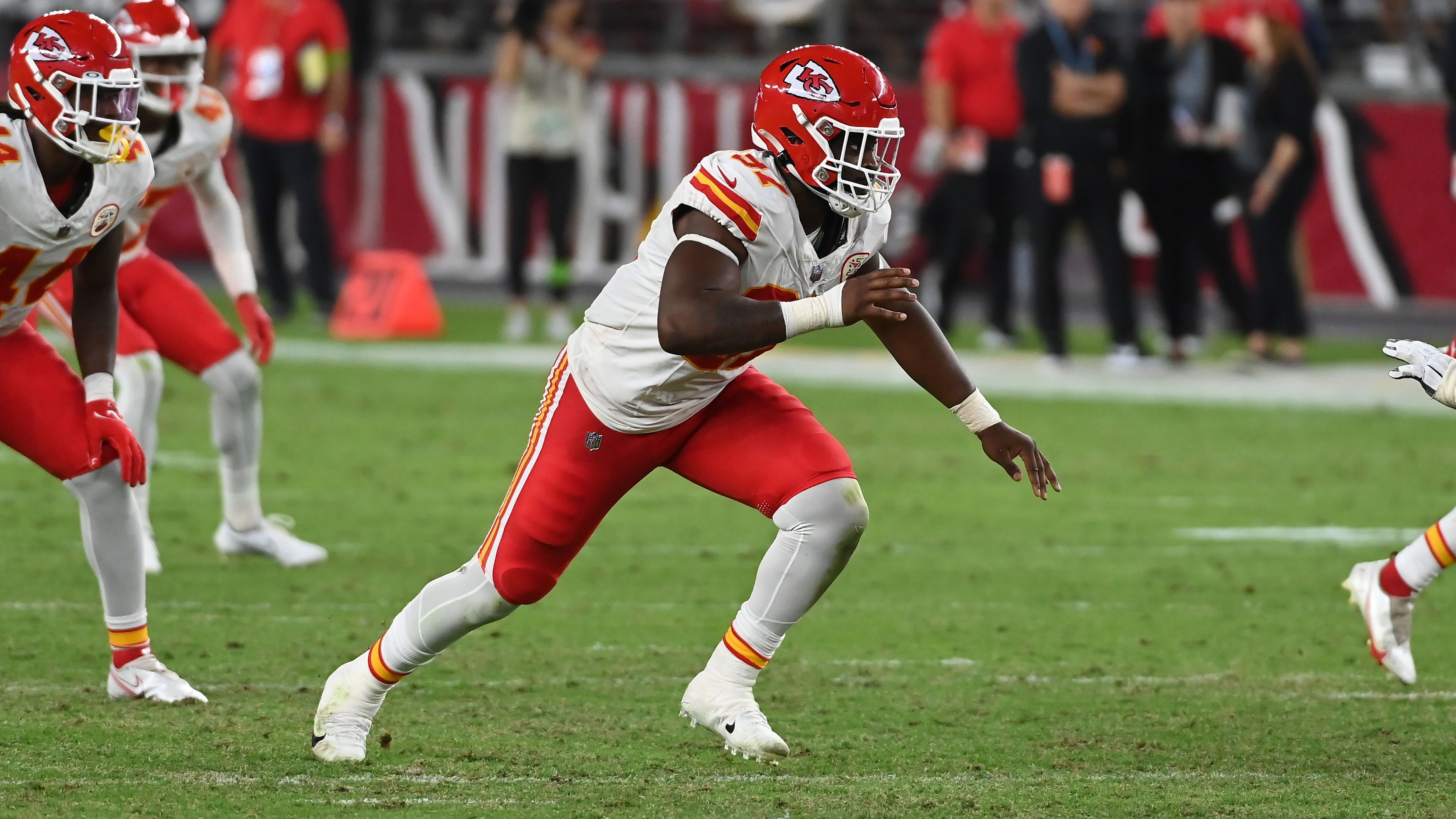 <strong>Kansas City Chiefs: Defensive End Felix Anudike-Uzomah</strong><br> Während die Offense der Chiefs keine Probleme haben sollte, solange Patrick Mahomes gesund bleibt, gibt es in der Defense mehr Fragezeichen. Frank Clark und Carlos Dunlap gingen in der Offseason, Superstar Chris Jones befindet sich weiterhin im Holdout. In der ersten Runde des Drafts holten die Chiefs Anudike-Uzomah, der die verlorenen Routiniers in der Defensive Line ersetzen soll.