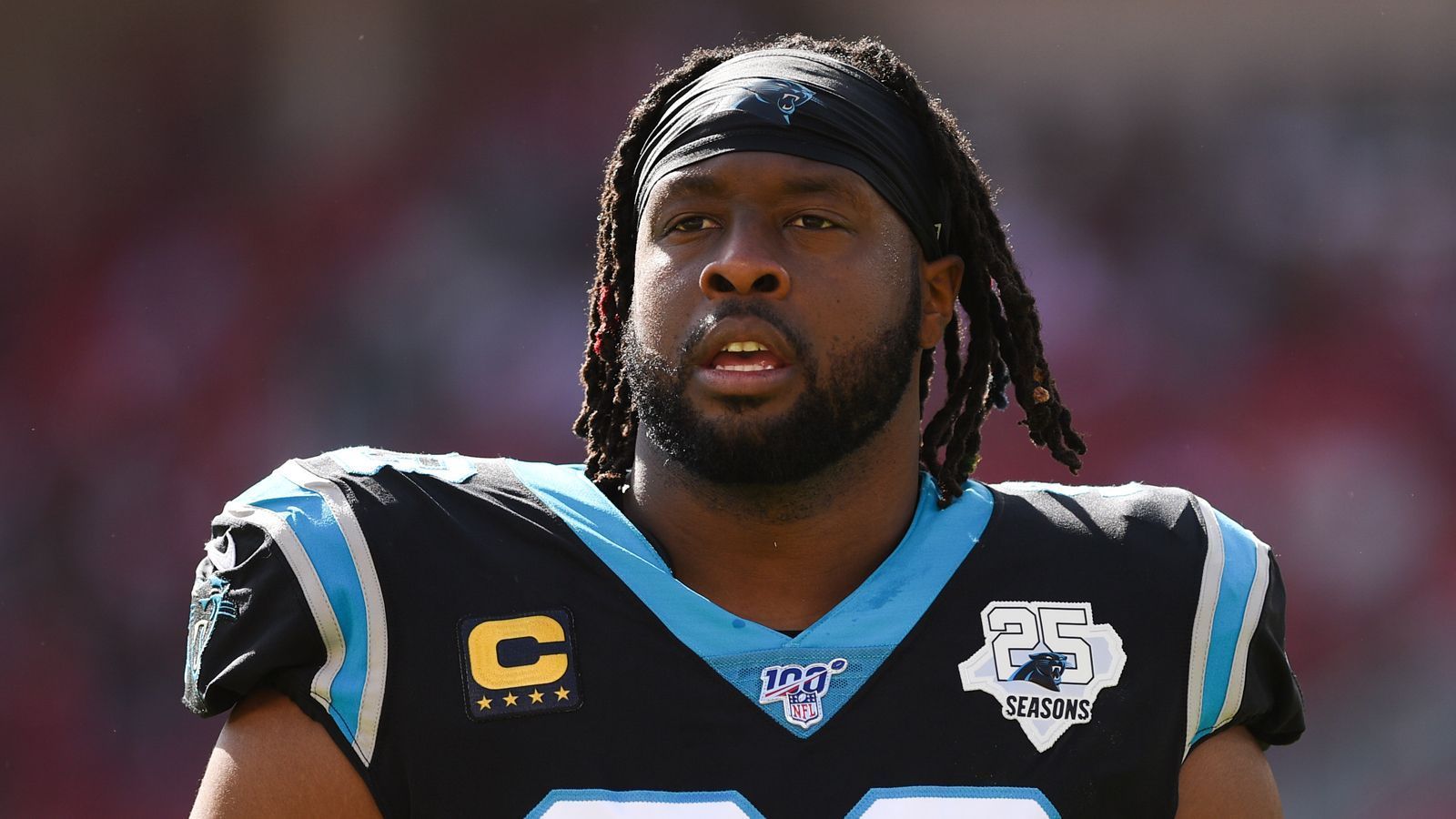 
                <strong>Gerald McCoy (Dallas Cowboys)</strong><br>
                Bitterer Tag für Gerald McCoy: Der Defensive Tackle wird die Saison 2020 verpassen. Er hat sich im ersten Training der Dallas Cowboys mit Pads die rechte Quadrizepssehne gerissen. McCoy, der in der Offseason einen Dreijahresvertrag in Dallas unterschrieb, muss operiert werden. "Ich werde der Mentor für die jungen Spieler bleiben, und meinen Teil dazu beitragen, dass dieses Team dahin geht, wo es hingehört", sagte McCoy in einem Statement. Und bringt seine Verletzung in Relation zu den aktuellen Problemen in den USA inmitten der Pandemie: "Unsere ganze Aufmerksamkeit muss auf die Pandemie oder unseren Kampf für soziale Gerechtigkeit gerichtet werden. Verglichen damit ist das, womit ich es zu tun habe, minimal."
              