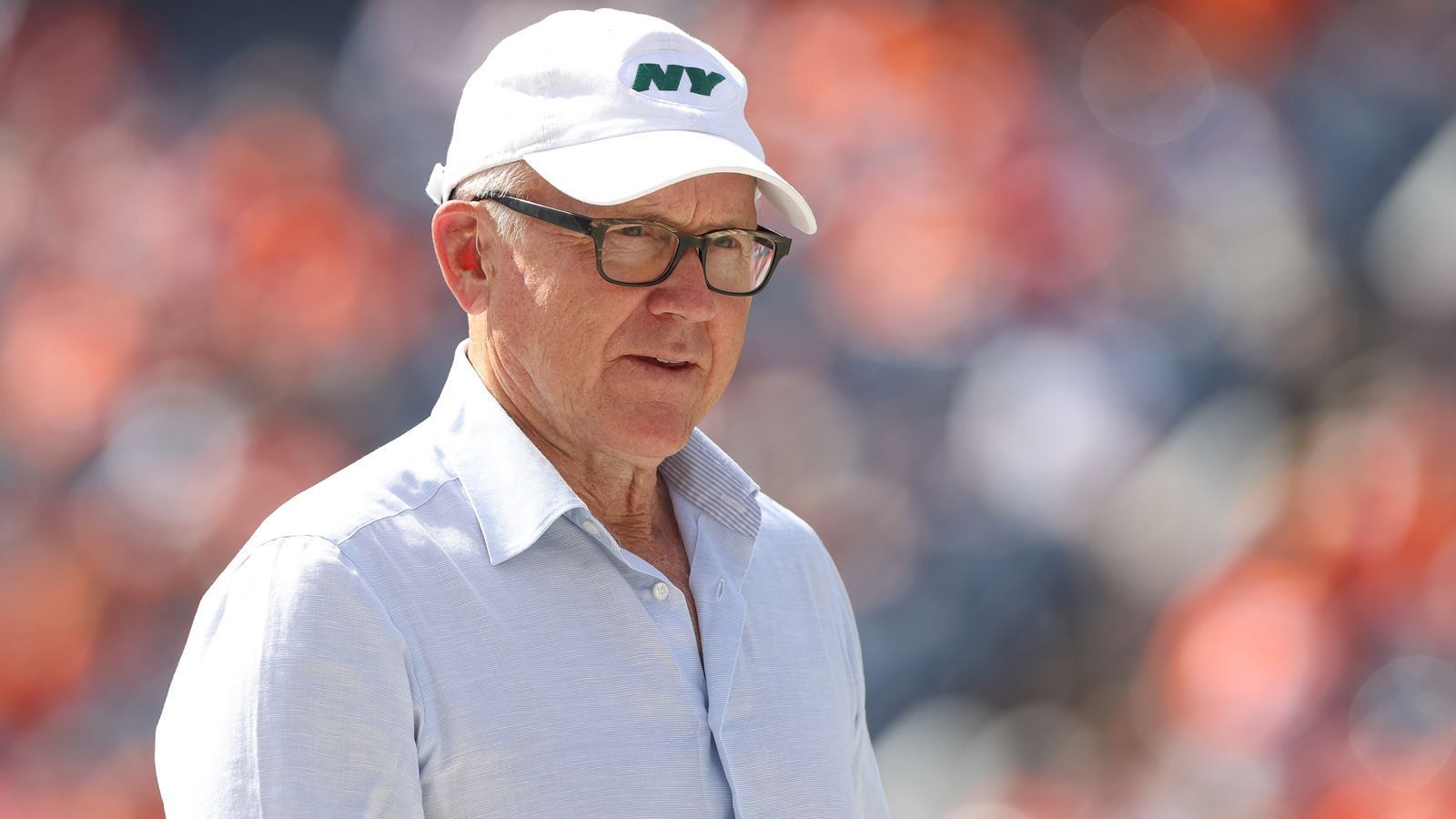 
                <strong>Woody Johnson</strong><br>
                US-Milliardär Woody Johnson soll ein weiterer Interessent gewesen sein, der möglicherweise den FC Chelsea kaufen wollte. Laut "ESPN"-Reporter Adam Schefter wäre der 74-jährige Johnson bereit gewesen, den amtierenden Champions-League-Sieger zu übernehmen und damit zum Nachfolger von Oligarch Abramowitsch zu werden. Johnson ist Besitzer der NFL-Franchise New York Jets und war von 2017 bis 2021 US-Botschafter in Großbritannien. Bereits andere Premier-League-Klubs wie der FC Arsenal, Manchester United oder Leeds United gehören Milliardären, die ebenfalls NFL-Teams (zumindest teilweise) besitzen.
              