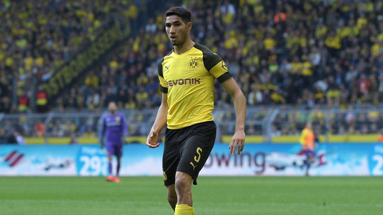 
                <strong>Achraf Hakimi</strong><br>
                Alter: 20Marktwert: 30 Millionen EuroGehalt: 3 Millionen Euro
              