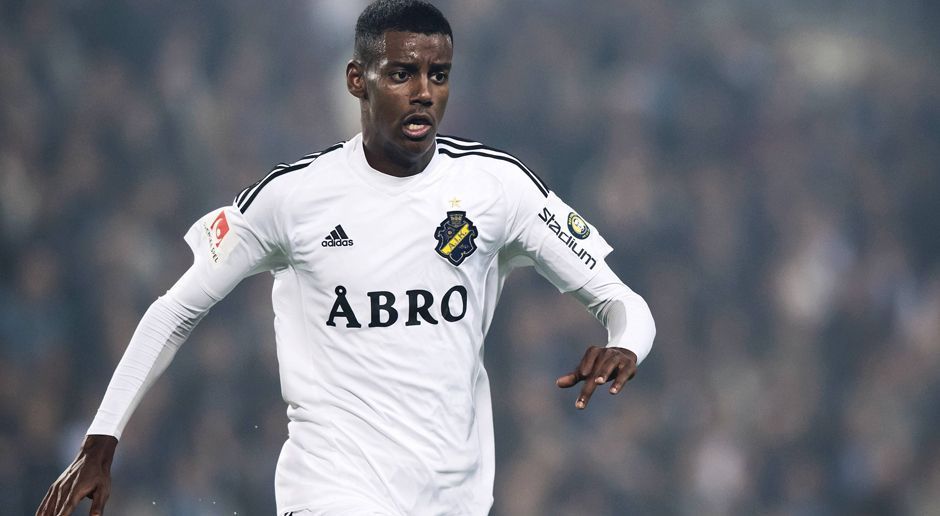 
                <strong>Alexander Isak (Borussia Dortmund)</strong><br>
                Der Wechsel von Alexander Isak zu Borussia Dortmund ist fix. Nachdem bereits ein Ex-Teamkollege vom AIK Solna ein Foto von Isaks Vertragsunterschrift beim BVB gepostet hat, macht es die Borussia offiziell: Der 17 Jahre alte schwedische Stürmer verstärkt den BVB und erhält einen "langjährigen Vertrag". Lediglich die Sondergenehmigung der FIFA wegen seines jungen Alters stehe noch aus. Als Ablöse stehen zehn Millionen Euro im Raum.
              