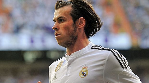 
                <strong>Rang 4: Gareth Bale (Real Madrid)</strong><br>
                ... Gareth Bale, der 445.000 Euro in der Woche kassiert. Eine stolze Summe, doch für das Treppchen reicht es nicht ganz.
              