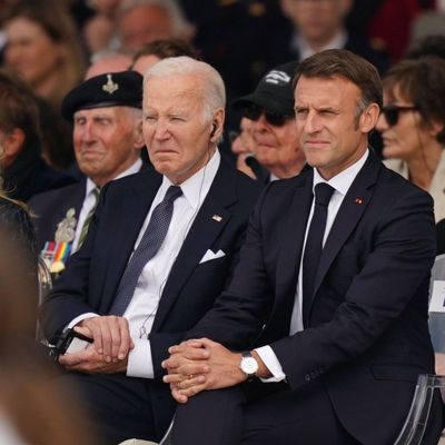 John Kirby, der Kommunikationsdirektor des Nationalen Sicherheitsrates, betonte, dass US-Präsident Biden die Haltung des französischen Präsidenten respektiere.