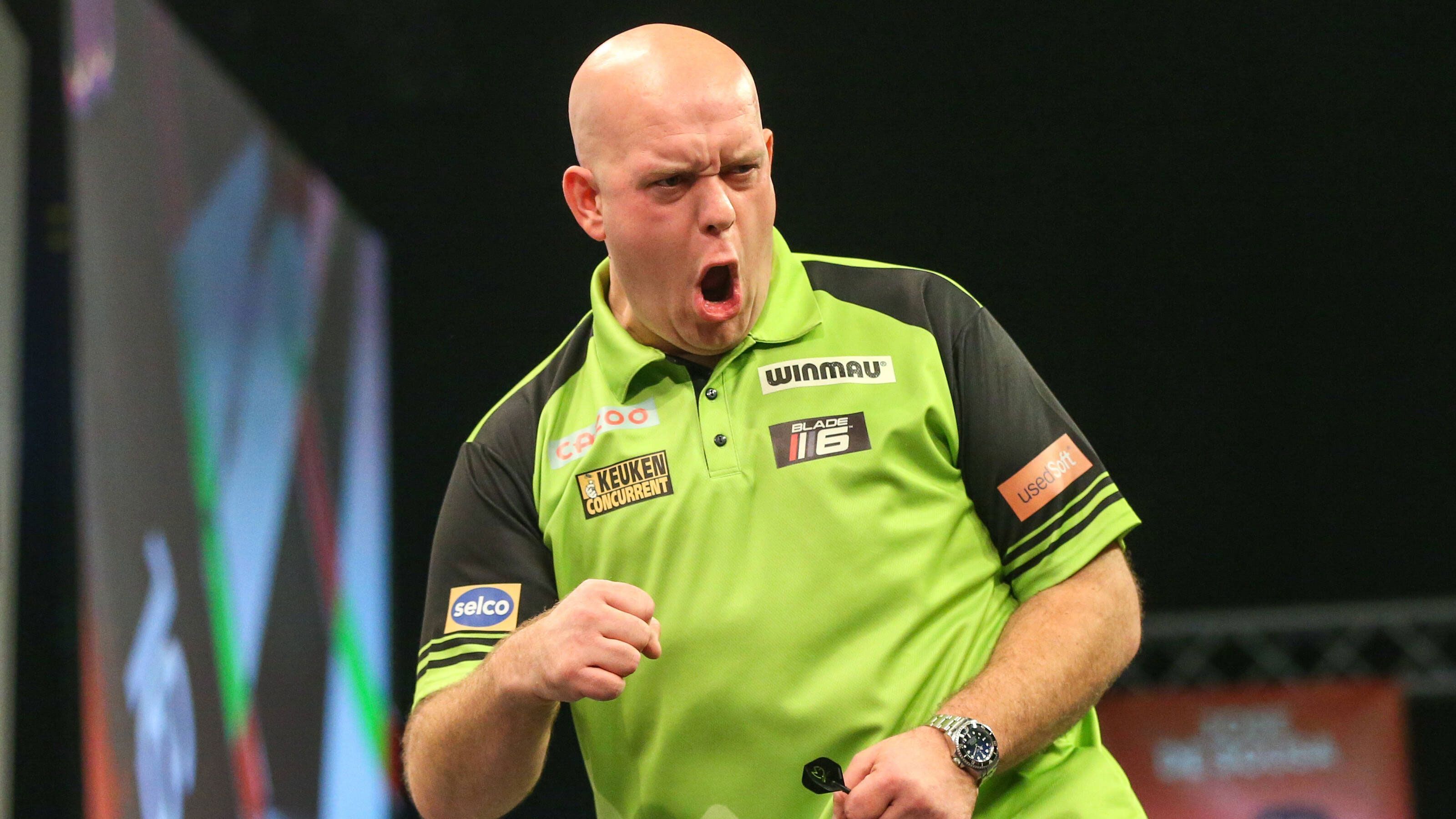 
                <strong>Michael van Gerwen "The Green Machine"</strong><br>
                Zwischen 2013 und 2020 war "Mighty Mike" die Dominanz in Person und hat jeden Titel, den man in der PDC gewinnen konnte, eingesackt - oft auch gleich mehrfach. In den letzten Monaten hat der Niederländer aber gezeigt, dass er auch schlagbar ist. Seine Fassade des unangefochtenen Champions hat ein wenig zu bröckeln begonnen und "MvG" hatte mit einigen Tiefs zu kämpfen. Nur zwei Turniersiege über das gesamte Jahr 2021 verteilt waren die Folge. Für van Gerwen ein absolutes Unding, schließlich gab es Jahre, die er mit über 20 Turniersiegen beendete. Dennoch ist "MvG" immer ein Titelanwärter, egal, wie seine Form momentan ist. Immerhin hat sich der 32-Jährige bereits dreimal den WM-Titel (2014, 2017, 2019) im Alexandra Palace sichern können.
              