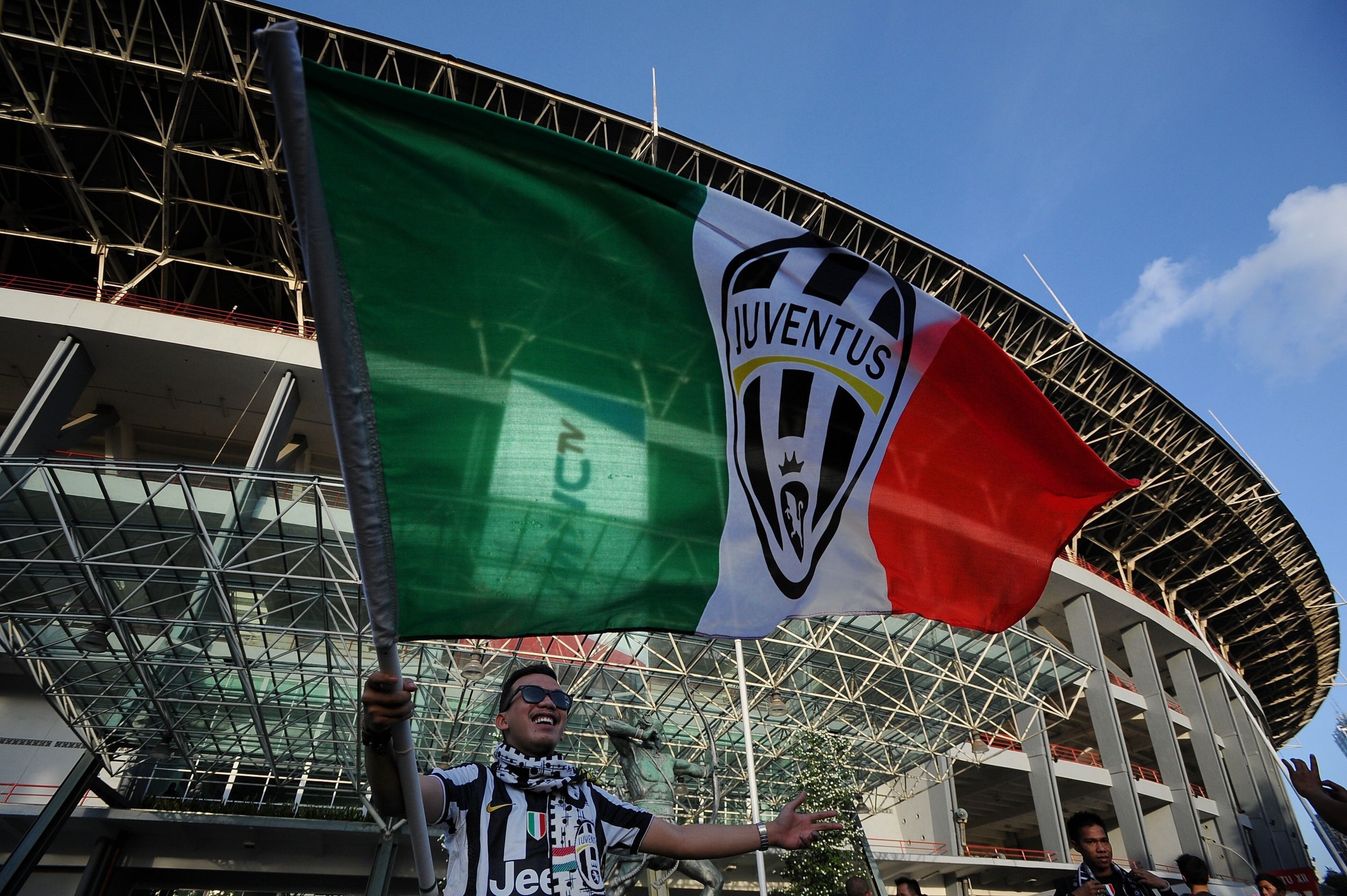 
                <strong>10. Juventus Turin: 279,4 Millionen Euro</strong><br>
                Mit 279,4 Mio. Euro macht Italiens Rekordmeister Juventus Turin einen Sprung in die Top Ten. Dabei konnte die "Alte Dame" ihren Rekordumatz des Vorjahres sogar noch ein Mal toppen.
              