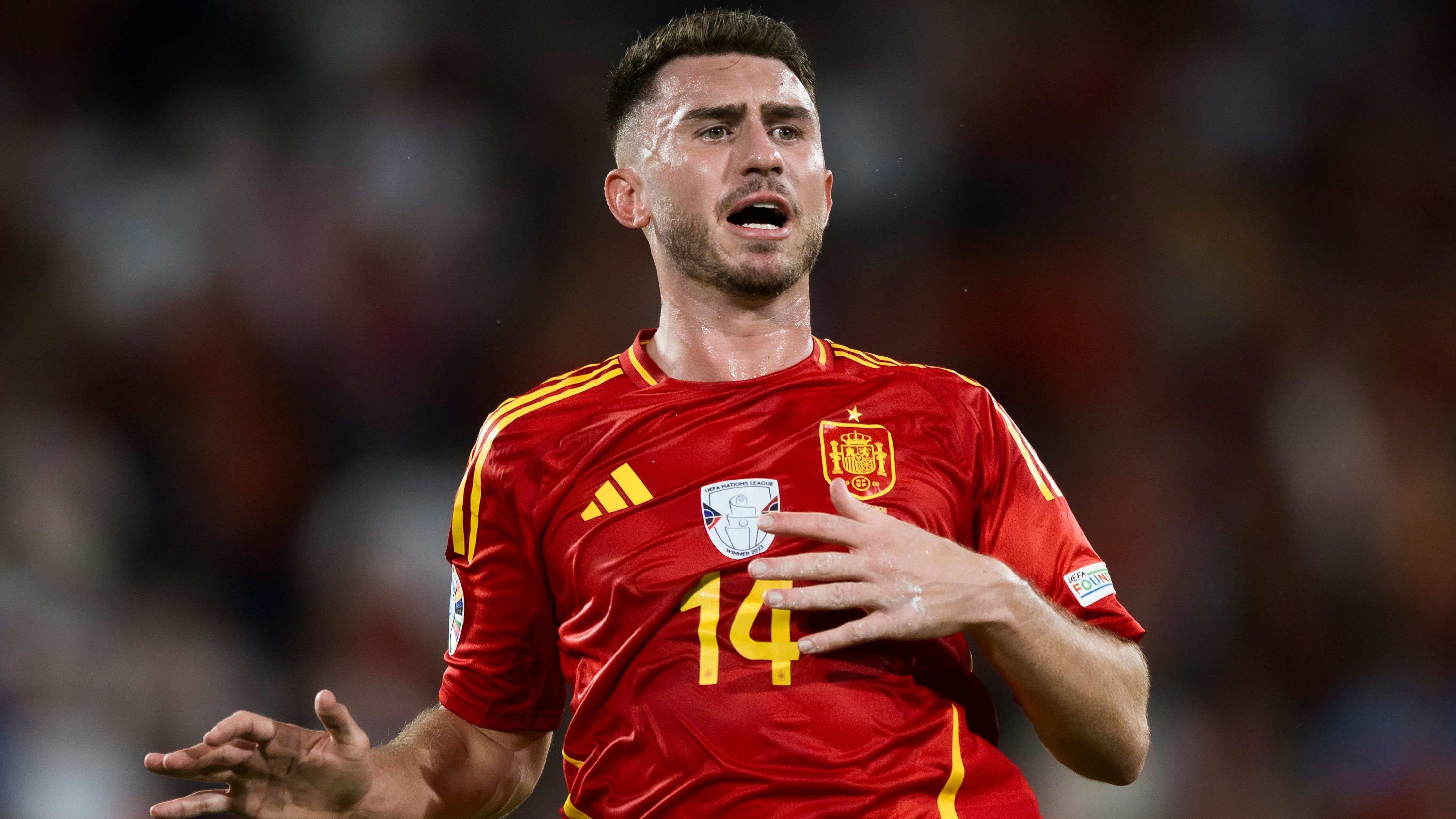 <strong>Aymeric Laporte</strong><br>Beim Auftaktspiel gegen Kroatien noch auf der Bank, im Anschluss in der spanischen Innenverteidigung gesetzt: Aymeric Laporte von Al-Nassr. Der 30-Jährige bildete mit Robin Le Normand das iberische Defensiv-Zentrum und hielt gegen Albanien und Italien die Null. Gegen Georgien blieb Laporte weitestgehend fehlerfrei, an Le Normands Eigentor war er ohne Schuld.