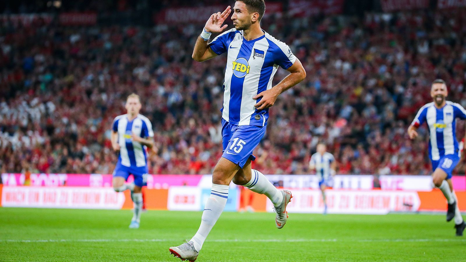 
                <strong>Marko Grujic</strong><br>
                Der Mittelfeldmotor der Hertha hat im Spiel genau eine starke Aktion. Seinen Treffer zum zwischenzeitlichen 2:1 leitet er selbst ein. Zuvor fällt Grujic jedoch mit einigen Stockfehlern auf und kann dem Spiel selten seinen Stempel aufdrücken. In der zweiten Halbzeit verursacht Grujic den Elfmeter zum Ausgleich völlig ohne Not. ran-Note: 3
              