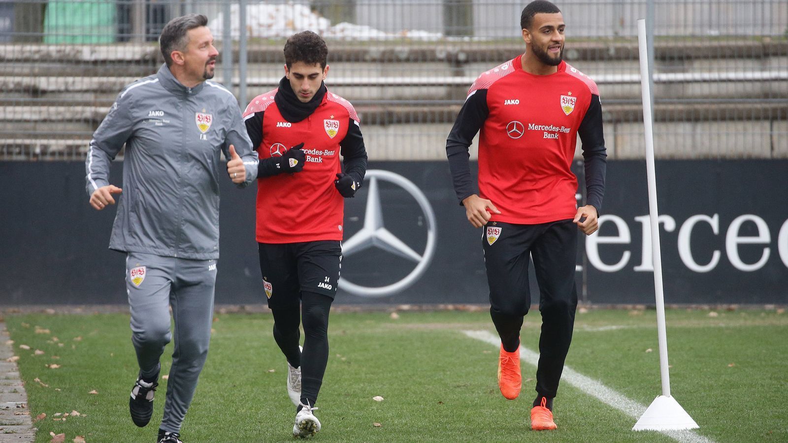 
                <strong>VfB Stuttgart </strong><br>
                Zugänge: - Genki Haraguchi (Union Berlin, Ablösesumme unbekannt)- Gil Dias (Benfica Lissabon, 1 Millionen Euro)- Ömer Beyaz (Foto Mitte, 1. FC Magdeburg, Leih-Ende)Abgänge: - Mateo Klimowicz (San Luis, Leihe)- Alexis Tibidi (Troyes, 2,6 Millionen Euro)- Naouirou Ahamada (Crystal Palace, 12 Millionen Euro)
              