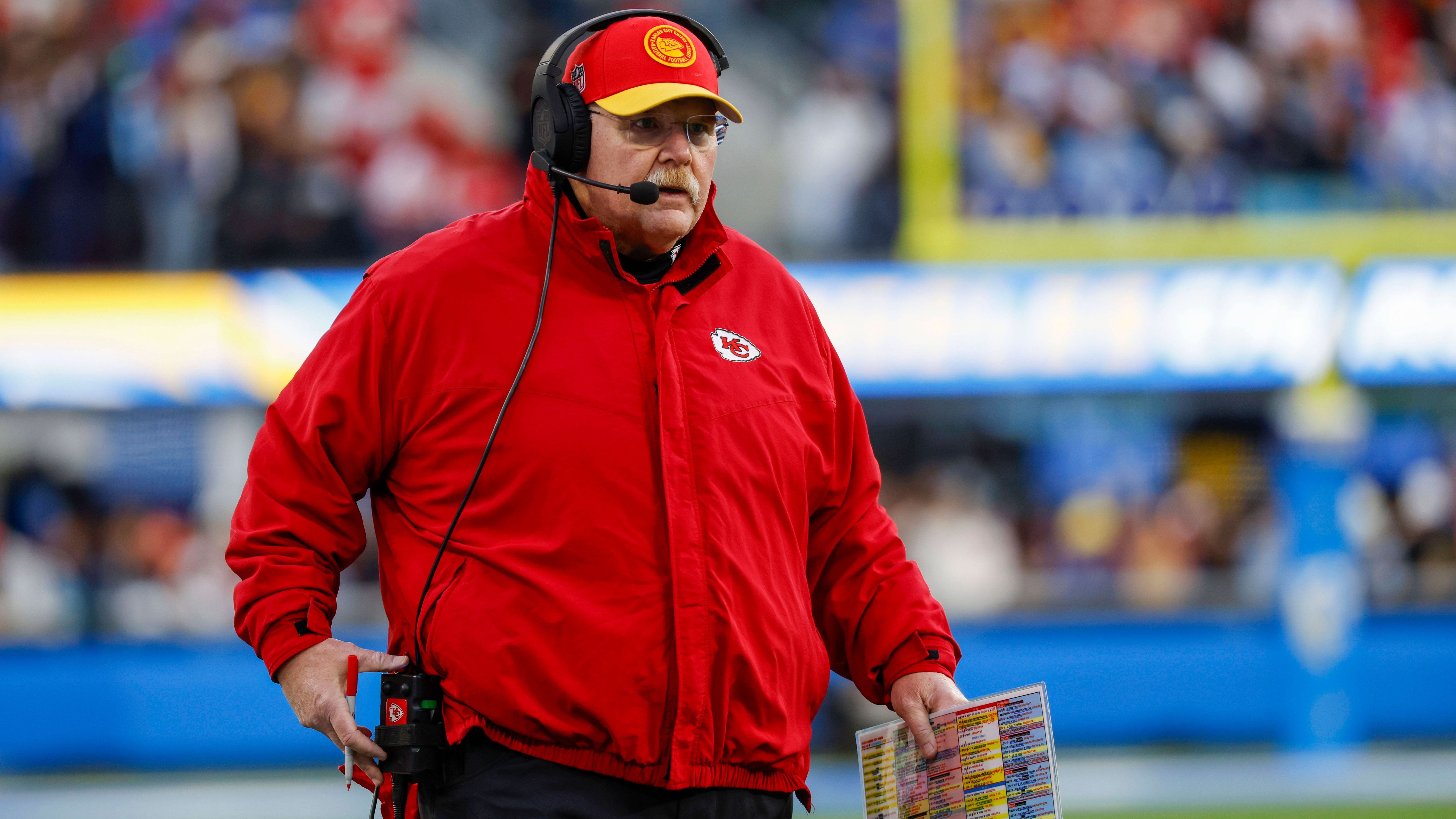 <strong>Der Coaching-Tree von Andy Reid</strong><br>Er ist ein Erfolgsgarant! Head Coach Andy Reid steht mit den Kansas City Chiefs zum vierten Mal in fünf Jahren im Super Bowl. Erfolge feierte der 65-Jährige aber auch als Trainer-Lehrmeister, so wurden gleich elf seiner ehemaligen Assistenten später zum Cheftrainer einer NFL-Franchise berufen. <strong><em>ran</em></strong> stellt sie vor.